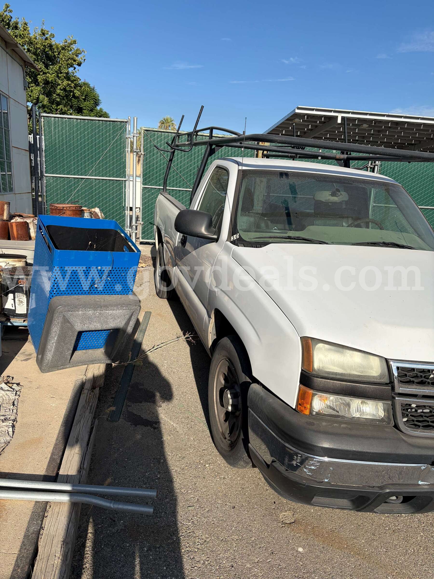 2006 Chevrolet Silverado 1500 LS 2WD Chevrolet Silverado Government Surplus Auction - Photo #2