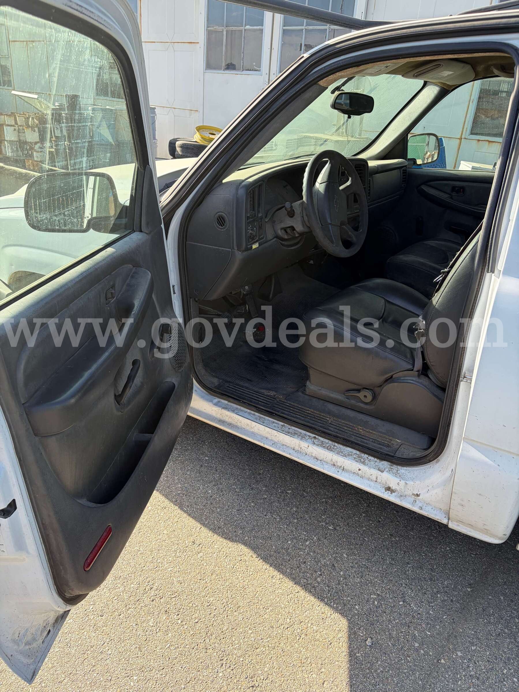 2006 Chevrolet Silverado 1500 LS 2WD Chevrolet Silverado Government Surplus Auction - Photo #4