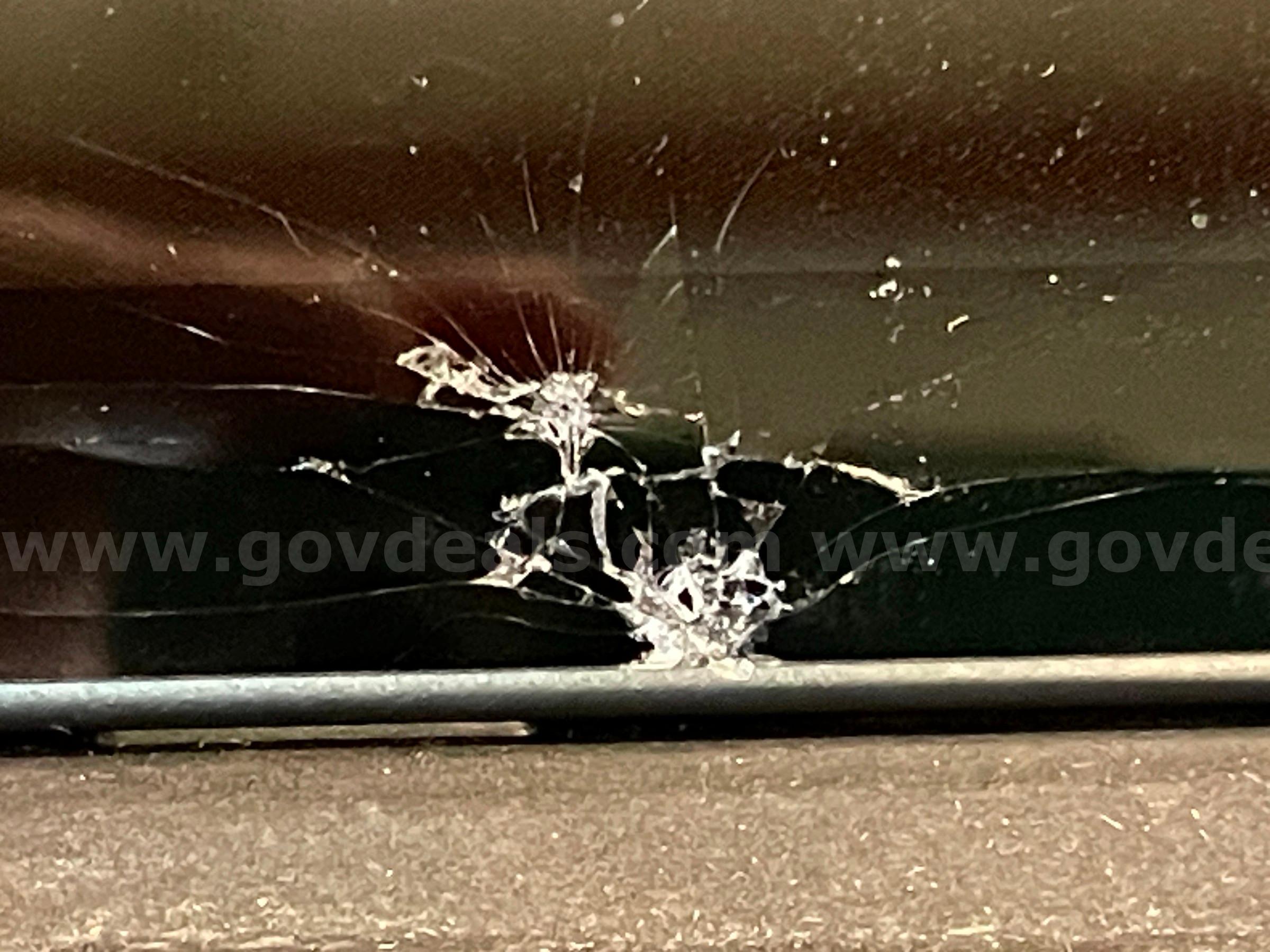 Microsoft Surface Pro 8 - i7/16/256 | Windows | Cracked Screen (ID# 46226) (D-Case) (No UPC) ($10) Microsoft 256 Government Surplus Auction - Photo #3