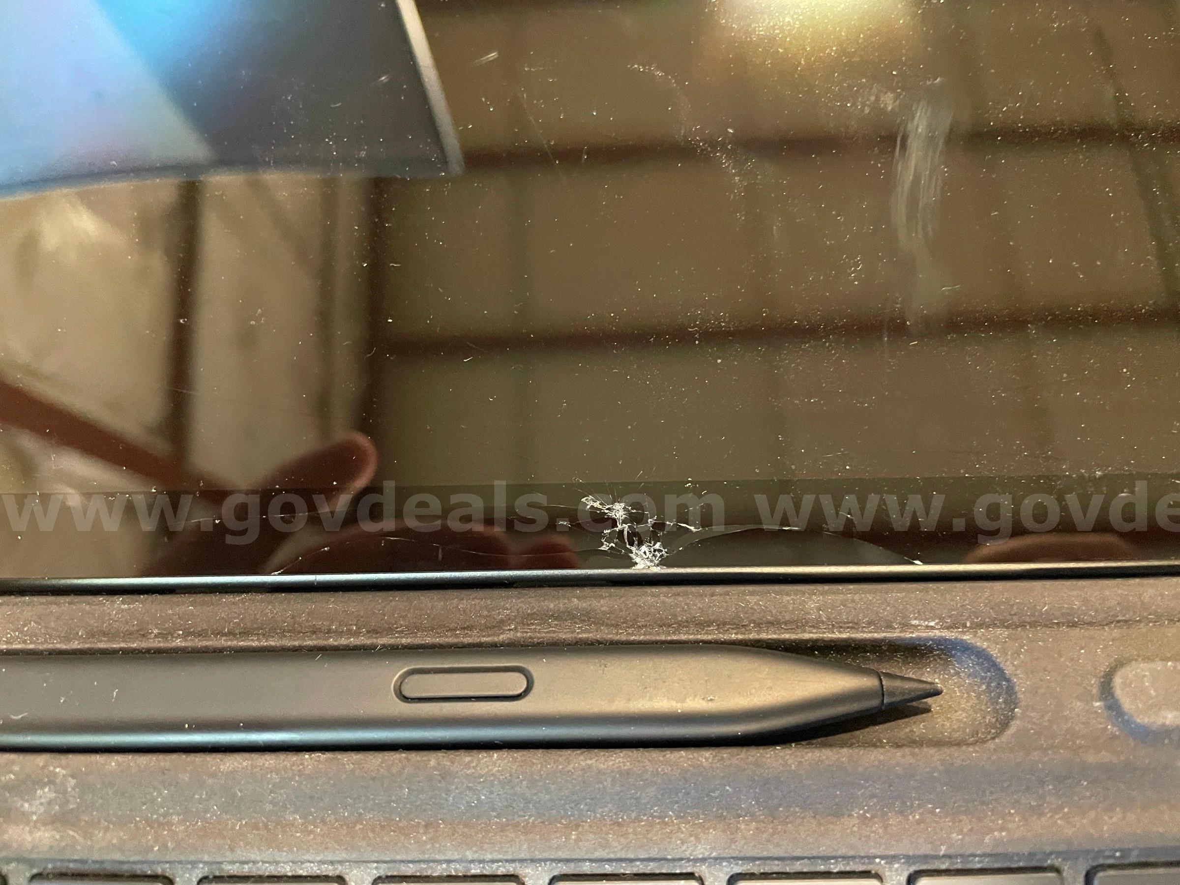 Microsoft Surface Pro 8 - i7/16/256 | Windows | Cracked Screen (ID# 46226) (D-Case) (No UPC) ($10) Microsoft 256 Government Surplus Auction - Photo #4