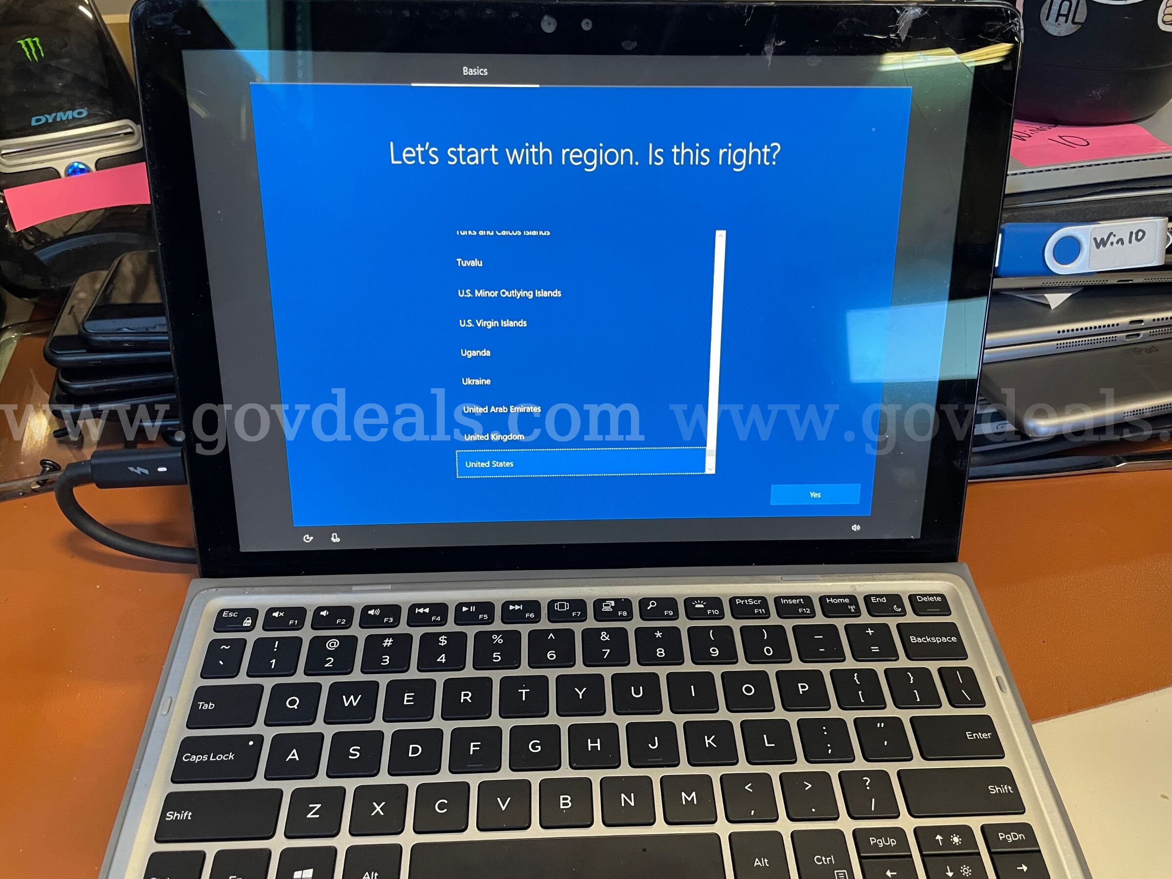 Dell Latitude 7200 2-in-1 | Windows 10 Ready | Cracked Screen (ID# 46661) (D-Case) (No UPC) ($10) Dell 7200 Government Surplus Auction - Photo #2