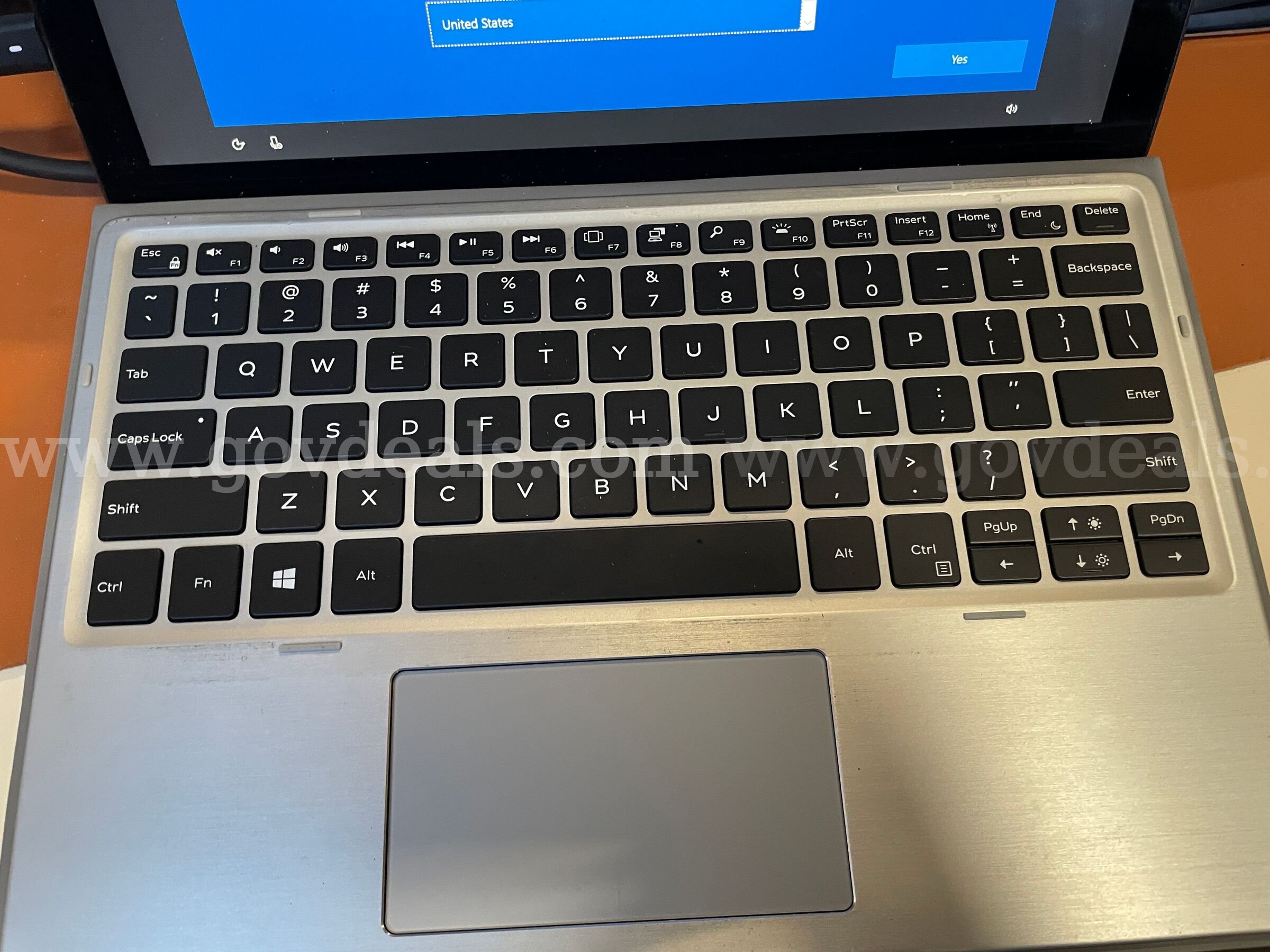 Dell Latitude 7200 2-in-1 | Windows 10 Ready | Cracked Screen (ID# 46661) (D-Case) (No UPC) ($10) Dell 7200 Government Surplus Auction - Photo #3