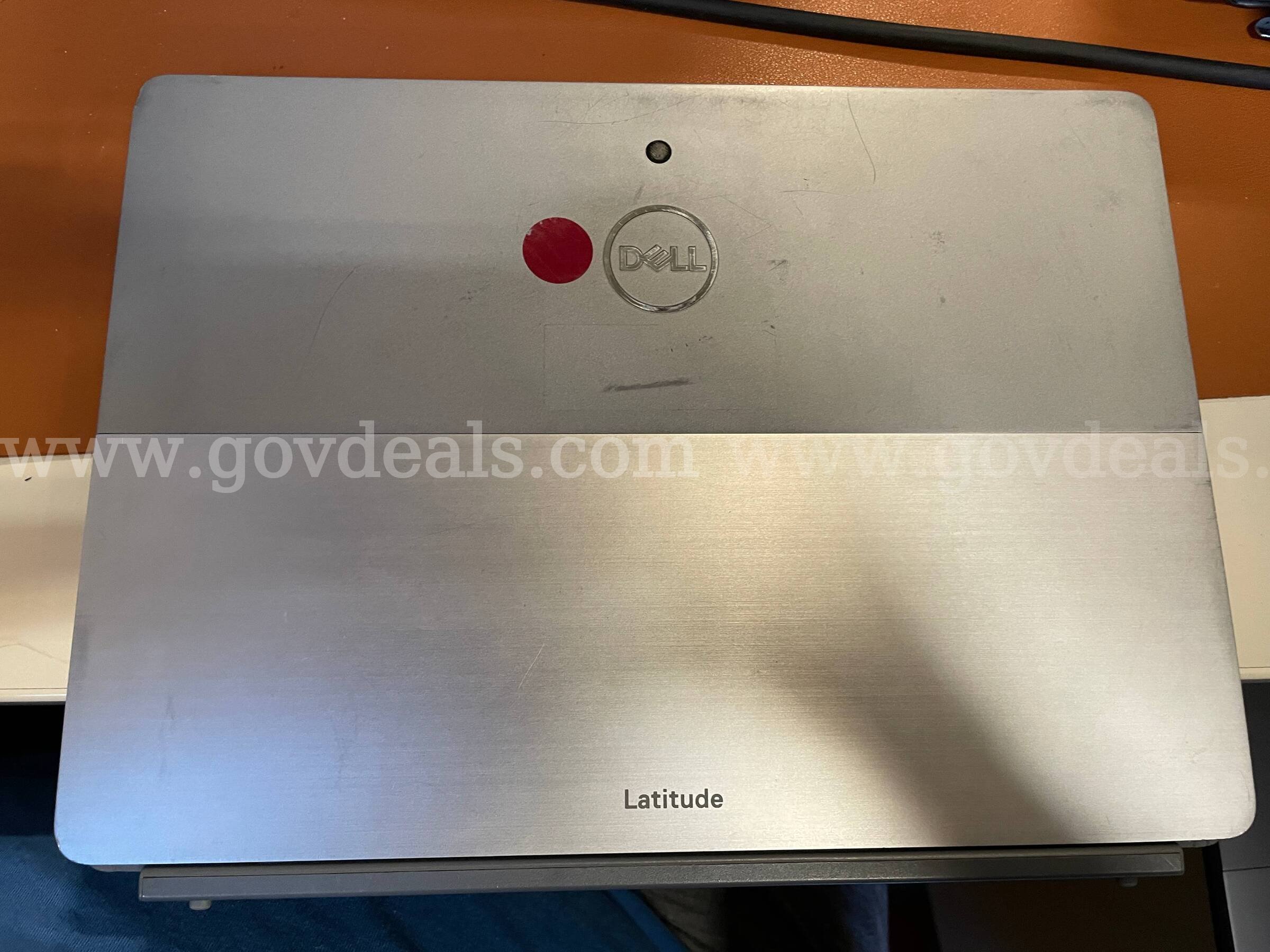 Dell Latitude 7200 2-in-1 | Windows 10 Ready | Cracked Screen (ID# 46661) (D-Case) (No UPC) ($10) Dell 7200 Government Surplus Auction - Photo #4