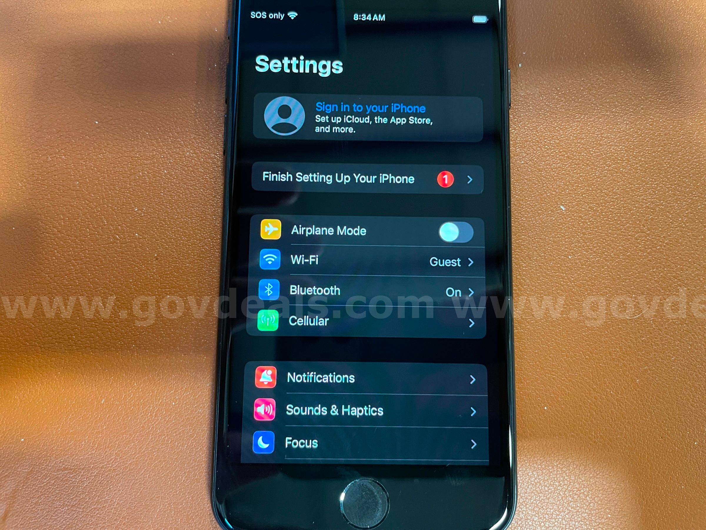 iPhone 2nd Gen SE | Black | 64GB | SIM LOCKED (ID# 46760) (D-Case) (No UPC) (10) Apple iPhone Government Surplus Auction - Photo #4