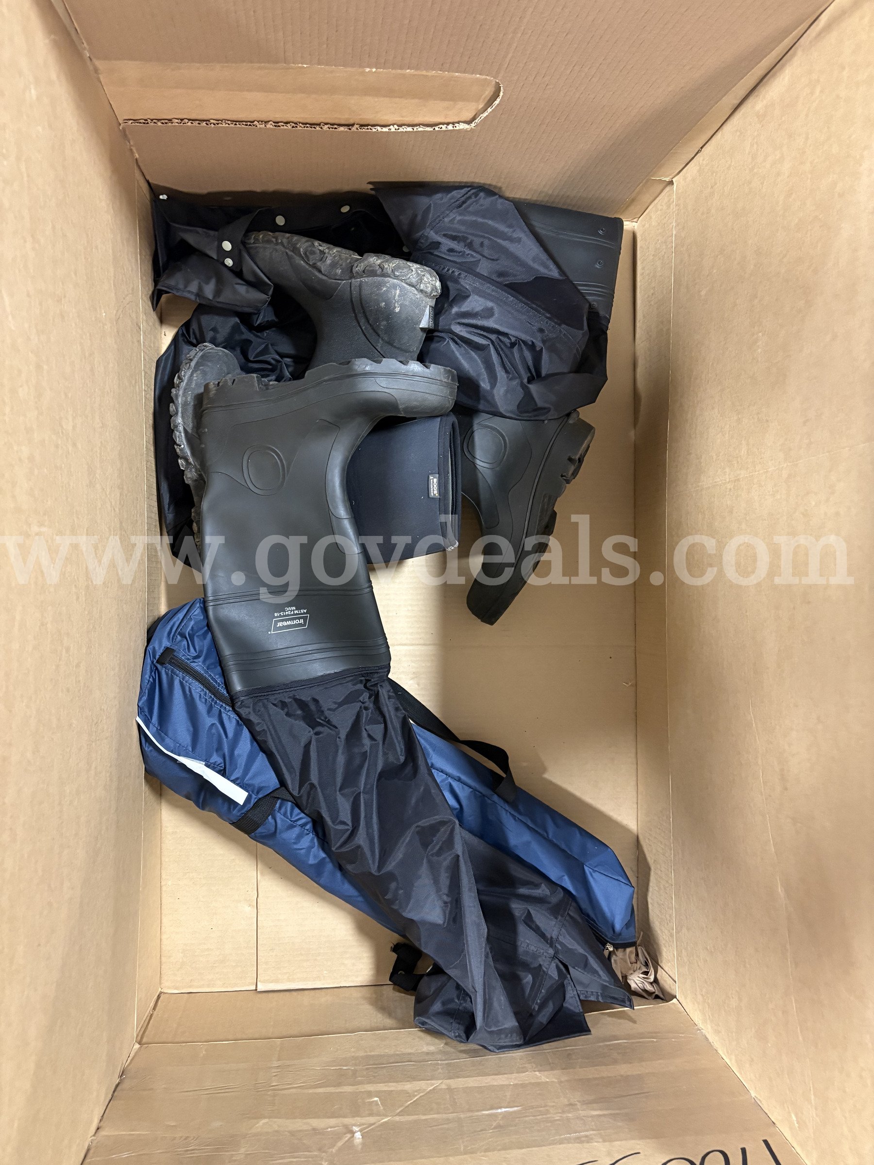 Pallet of Misc. Ironwear Safety Boots (ID# 47199) (H13-2R) (26-1939-5) 477   Government Surplus Auction - Photo #2