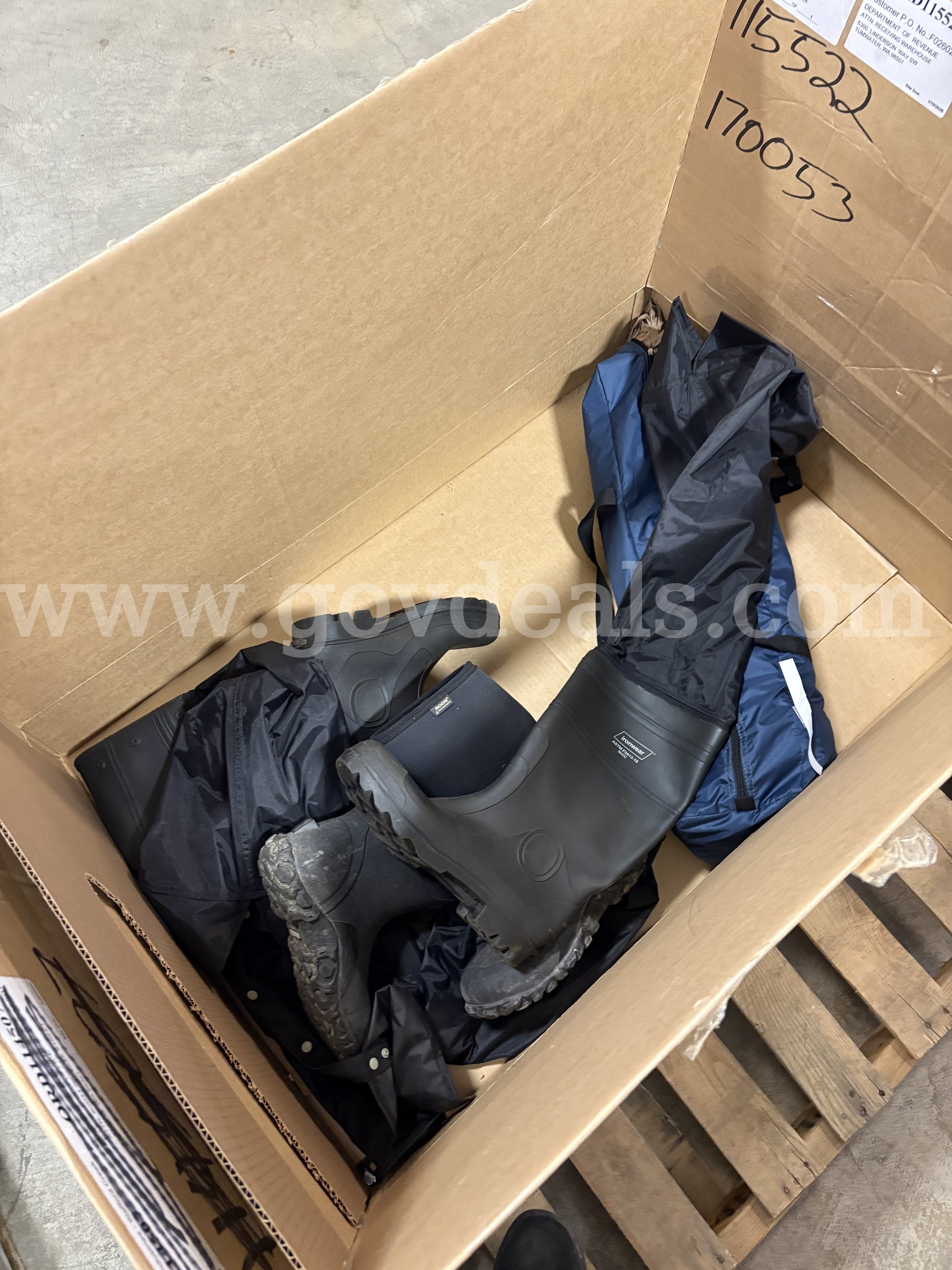 Pallet of Misc. Ironwear Safety Boots (ID# 47199) (H13-2R) (26-1939-5) 477   Government Surplus Auction - Photo #3