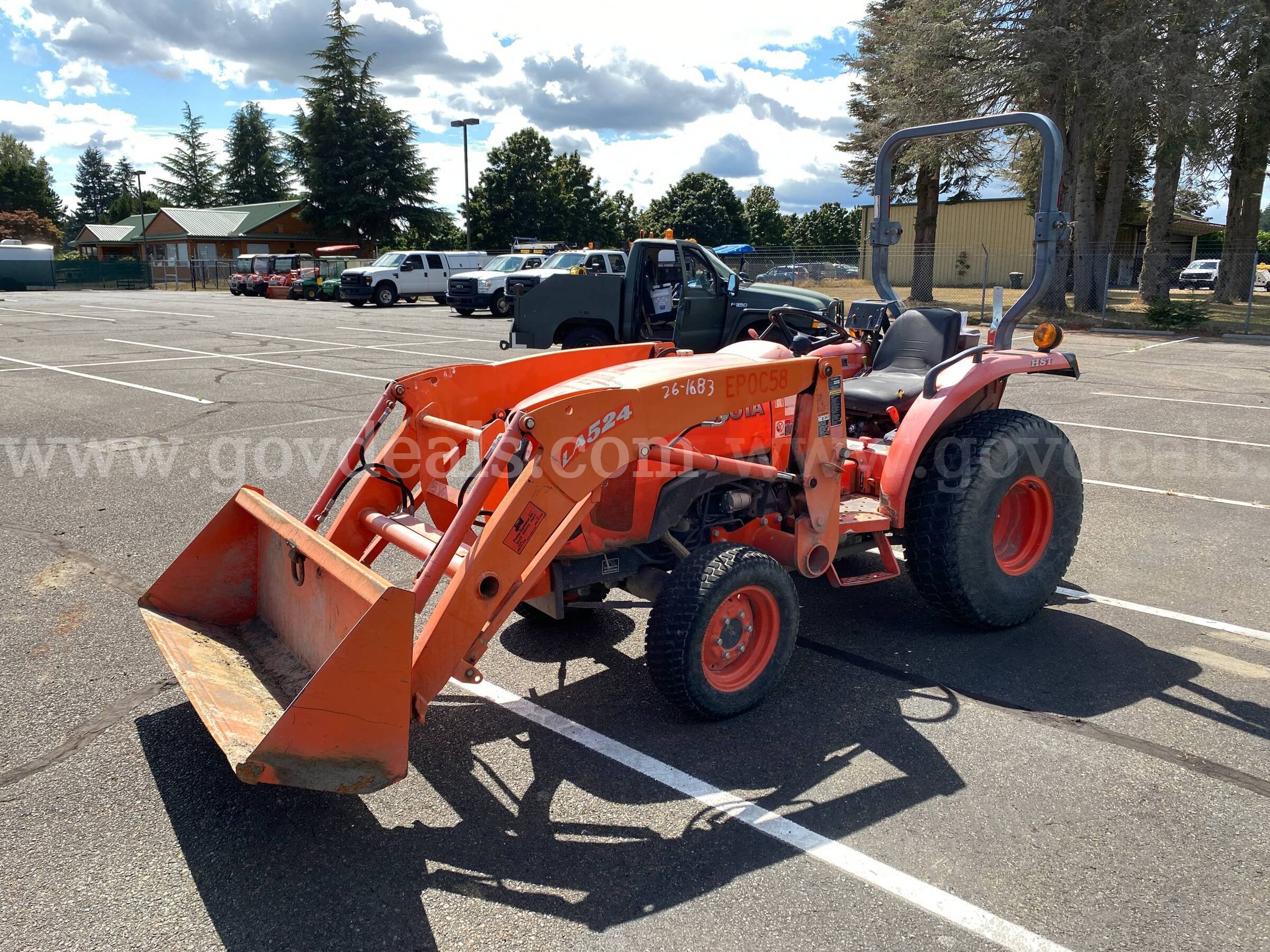 2012 Kubota L3200HST 4WD  Tractor w/Front Loader Bucket (ID #47270) (AVI) (26-1683 ) 11700