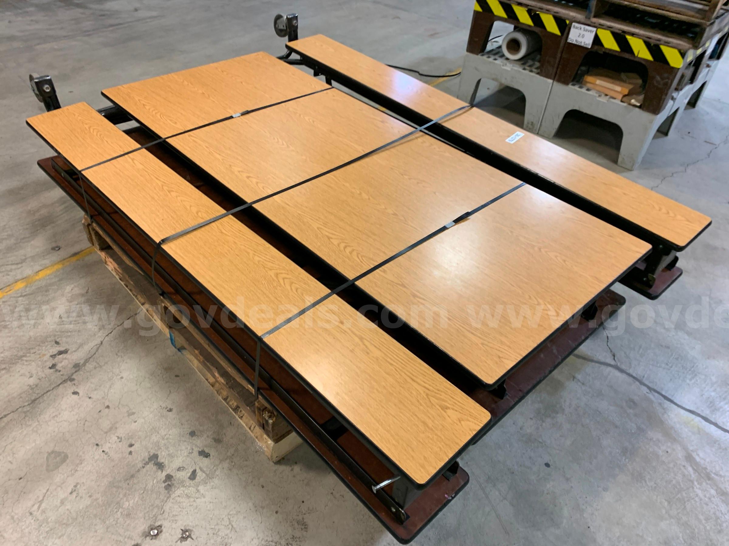 Folding Table With Seating (ID #47349) (I3-3LR) (26-1279-4) 35405