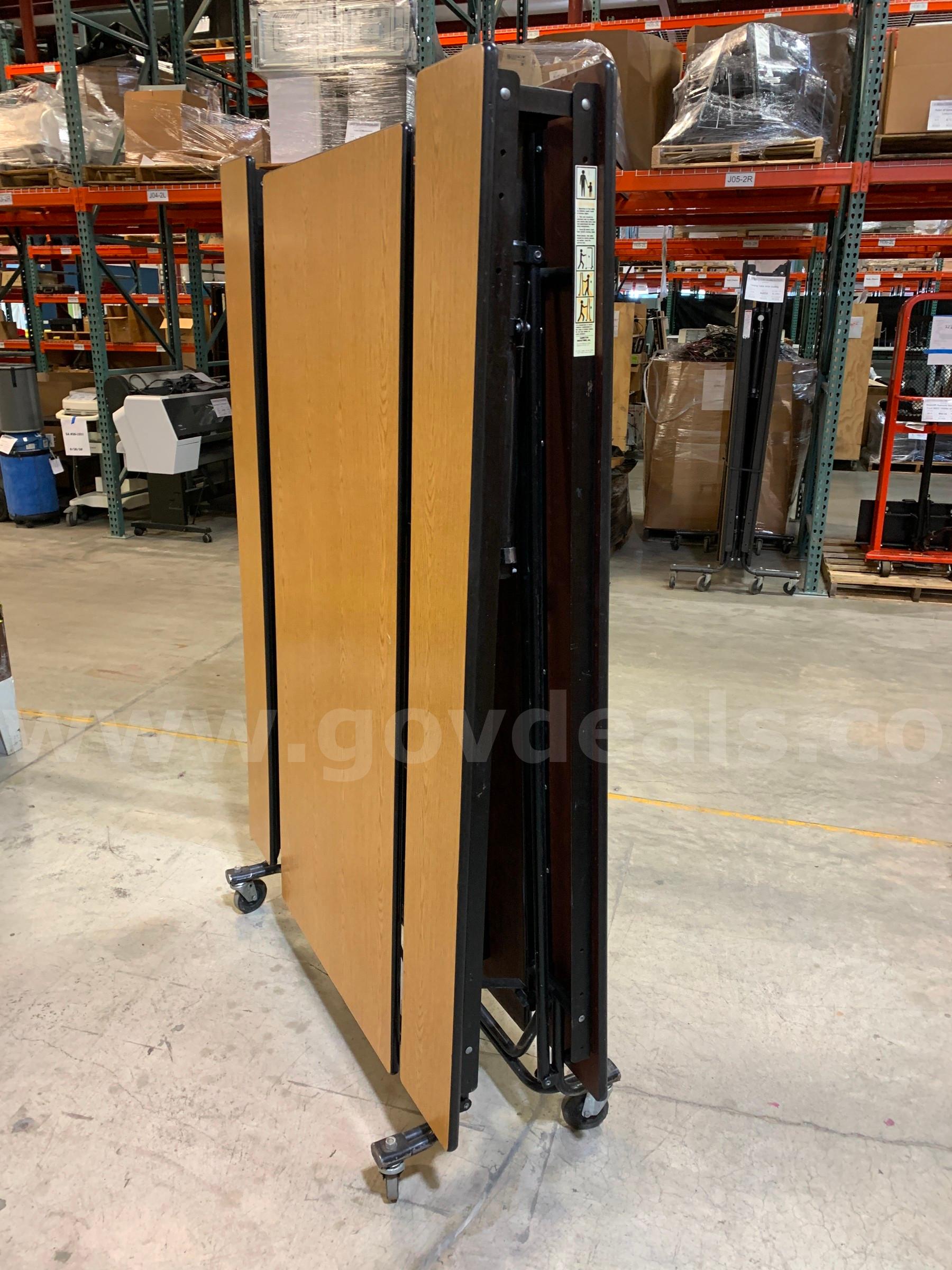 Folding Table With Seating (ID #47349) (I3-3LR) (26-1279-4) 35405 HAMILTON INDUSTRIES 51258 Government Surplus Auction - Photo #3