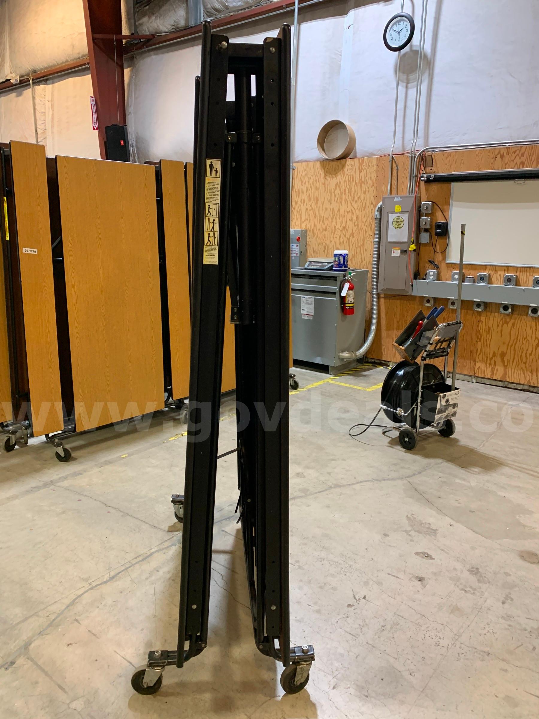 Folding Table With Seating (ID #47349) (I3-3LR) (26-1279-4) 35405 HAMILTON INDUSTRIES 51258 Government Surplus Auction - Photo #5