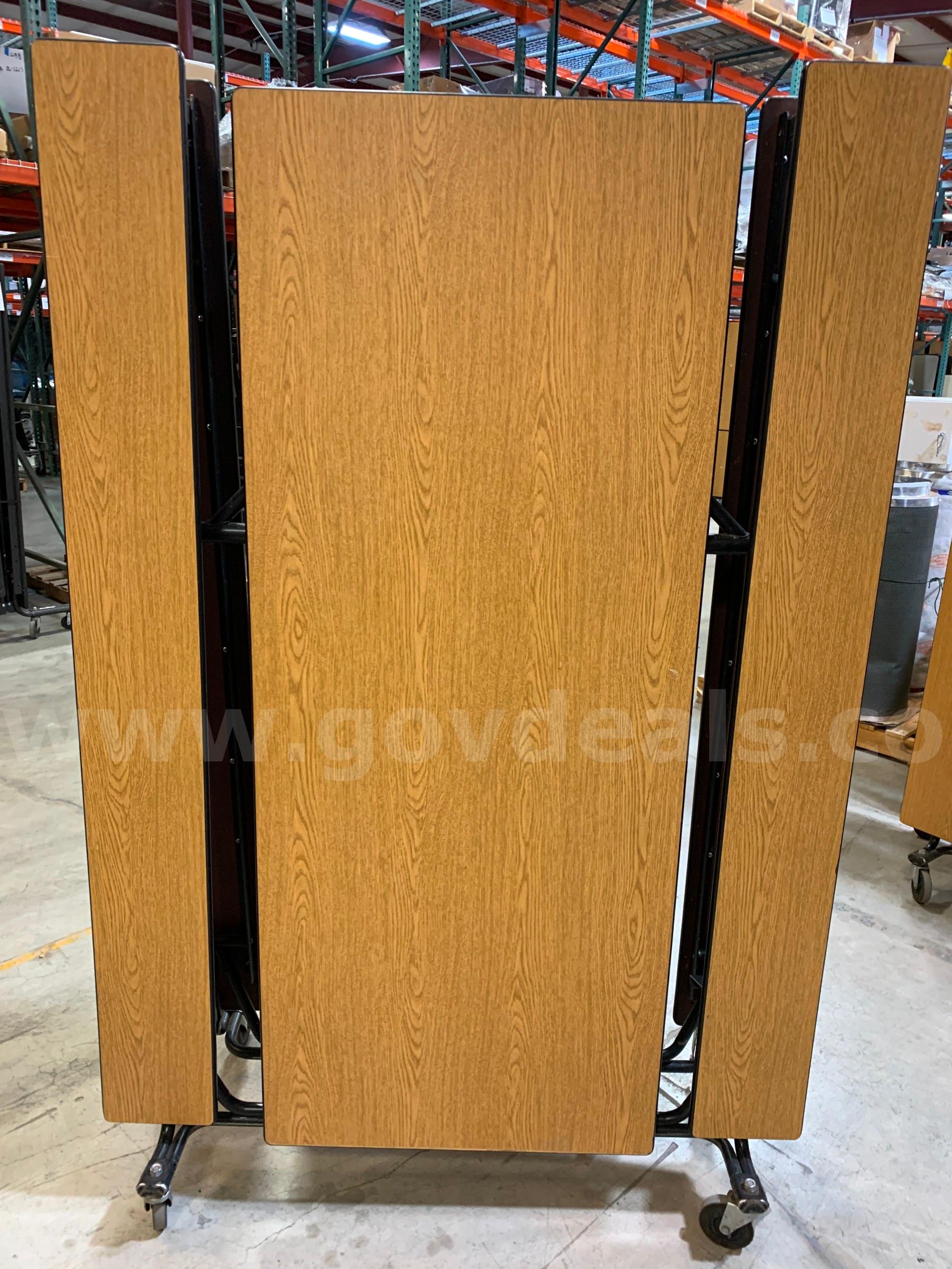 Folding Table With Seating (ID #47349) (I3-3LR) (26-1279-4) 35405 HAMILTON INDUSTRIES 51258 Government Surplus Auction - Photo #6
