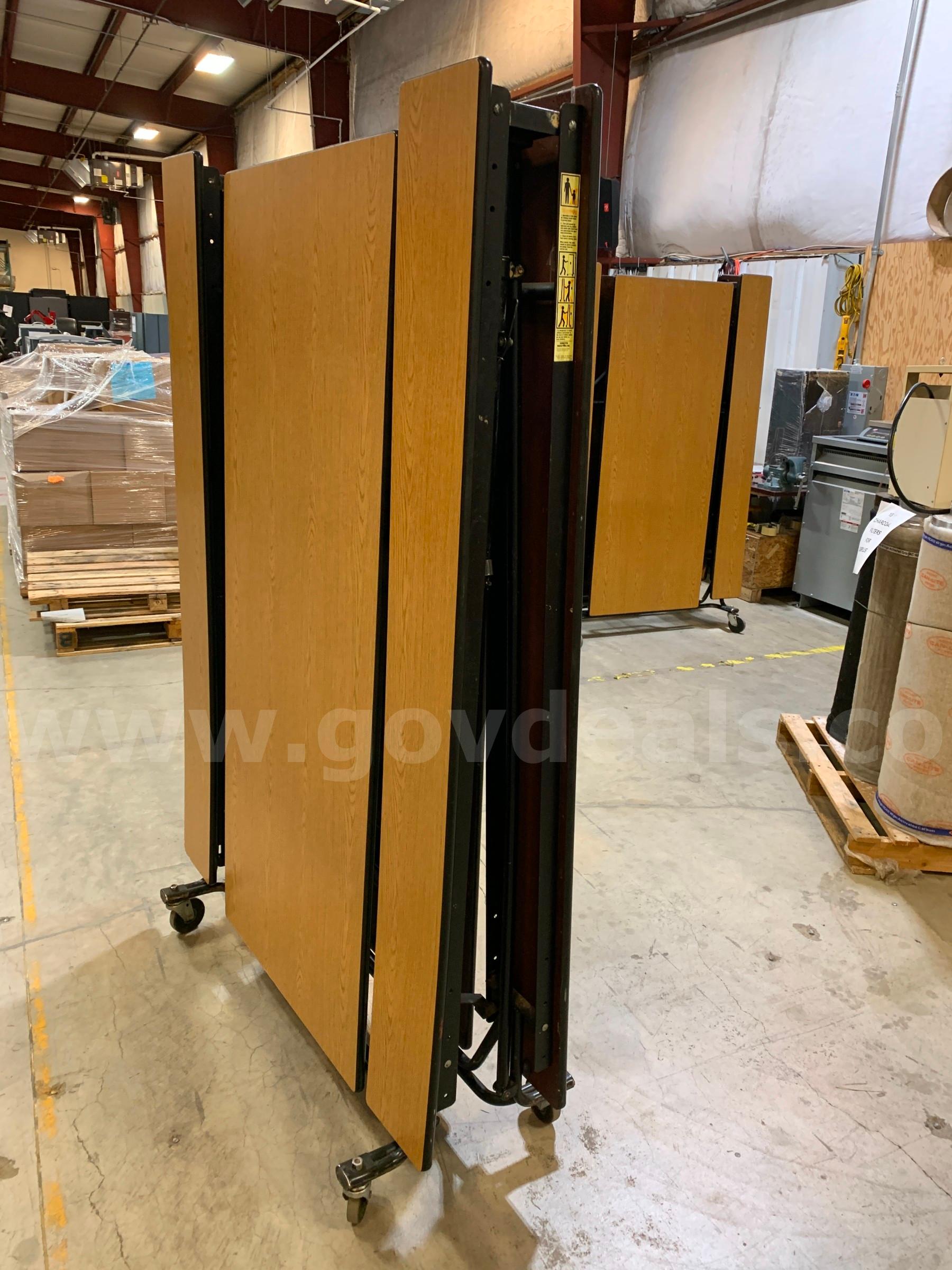 Folding Table With Seating (ID #47352) (I9-3LR) (26-1279-4) 35405 HAMILTON INDUSTRIES 51258 Government Surplus Auction - Photo #5