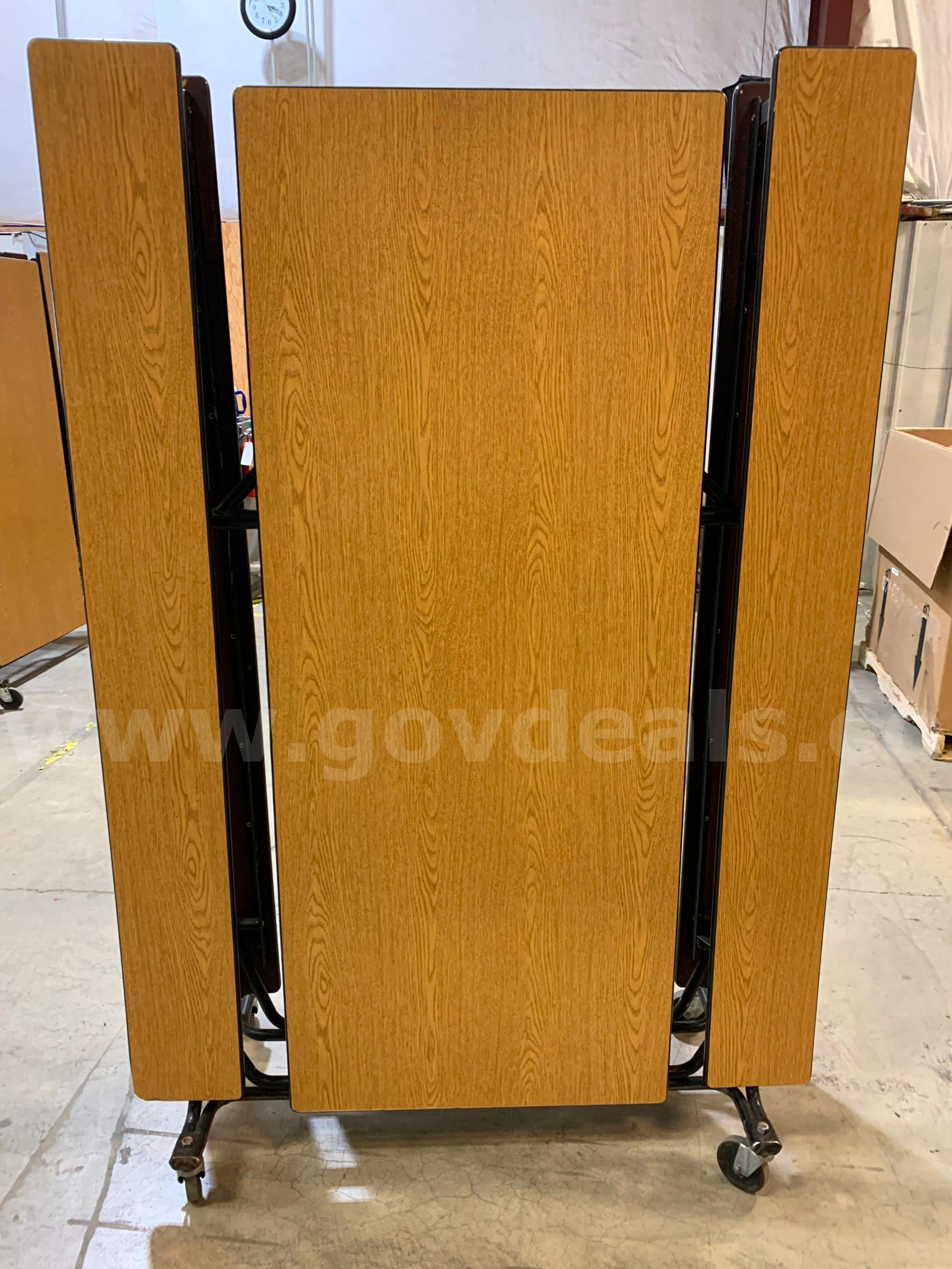 Folding Table With Seating (ID #47352) (I9-3LR) (26-1279-4) 35405 HAMILTON INDUSTRIES 51258 Government Surplus Auction - Photo #6
