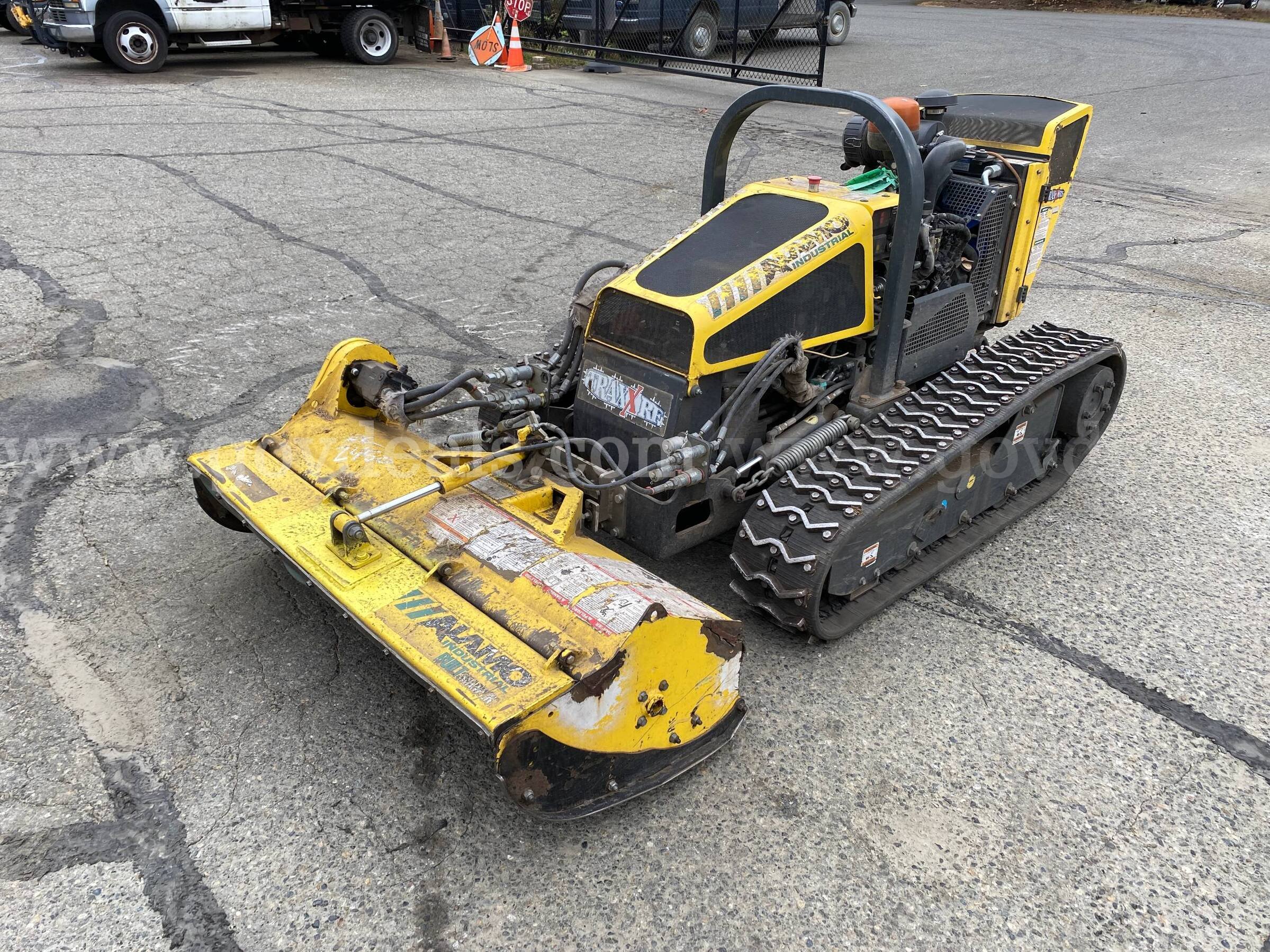 2018 Alamo Traxx RF Track Remote Controlled Mower (ID#47562 ) (GVL & H01-2L) (26-2450) 28001 Alamo 2450 Government Surplus Auction - Photo #3