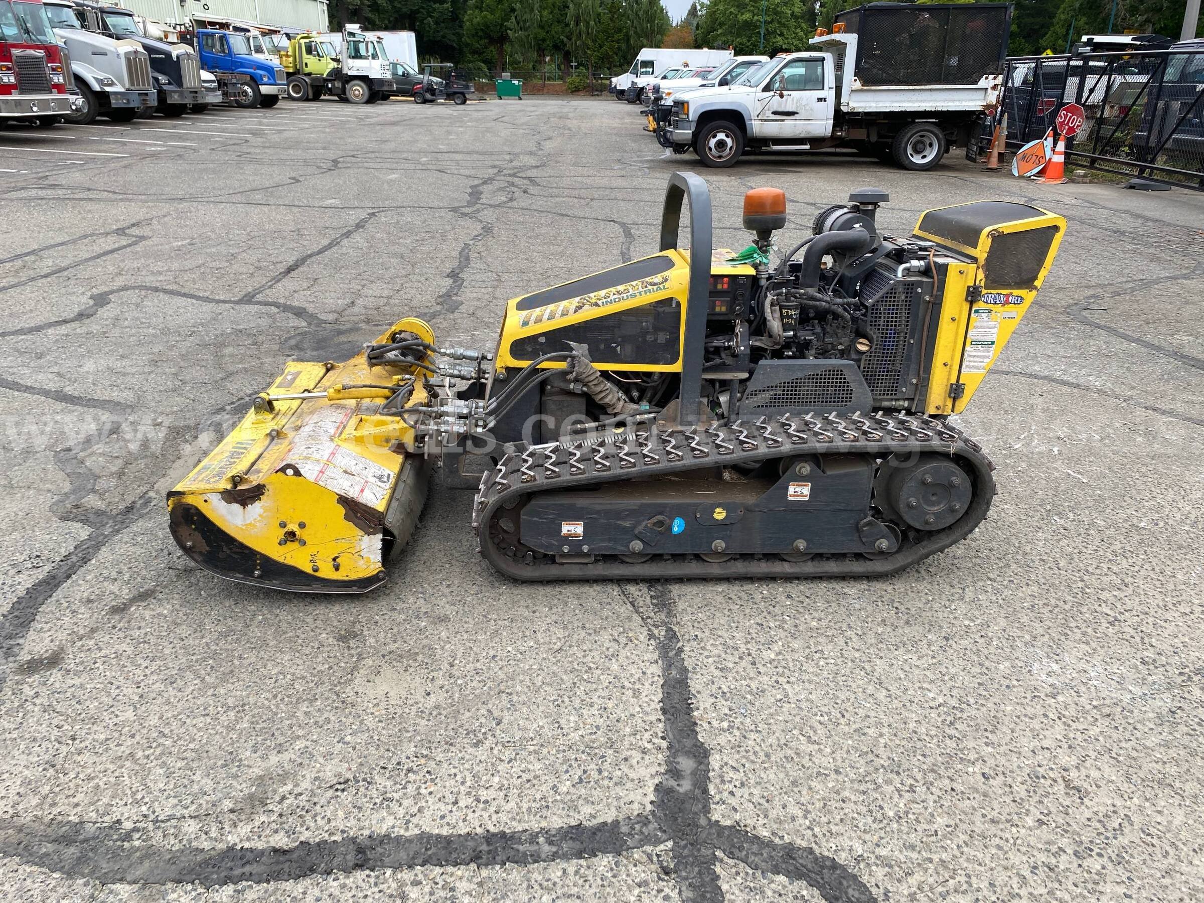 2018 Alamo Traxx RF Track Remote Controlled Mower (ID#47562 ) (GVL & H01-2L) (26-2450) 28001 Alamo 2450 Government Surplus Auction - Photo #4