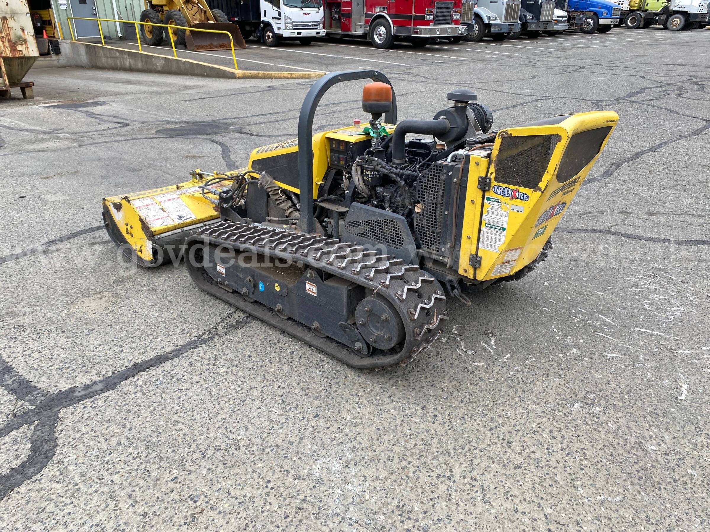 2018 Alamo Traxx RF Track Remote Controlled Mower (ID#47562 ) (GVL & H01-2L) (26-2450) 28001 Alamo 2450 Government Surplus Auction - Photo #5