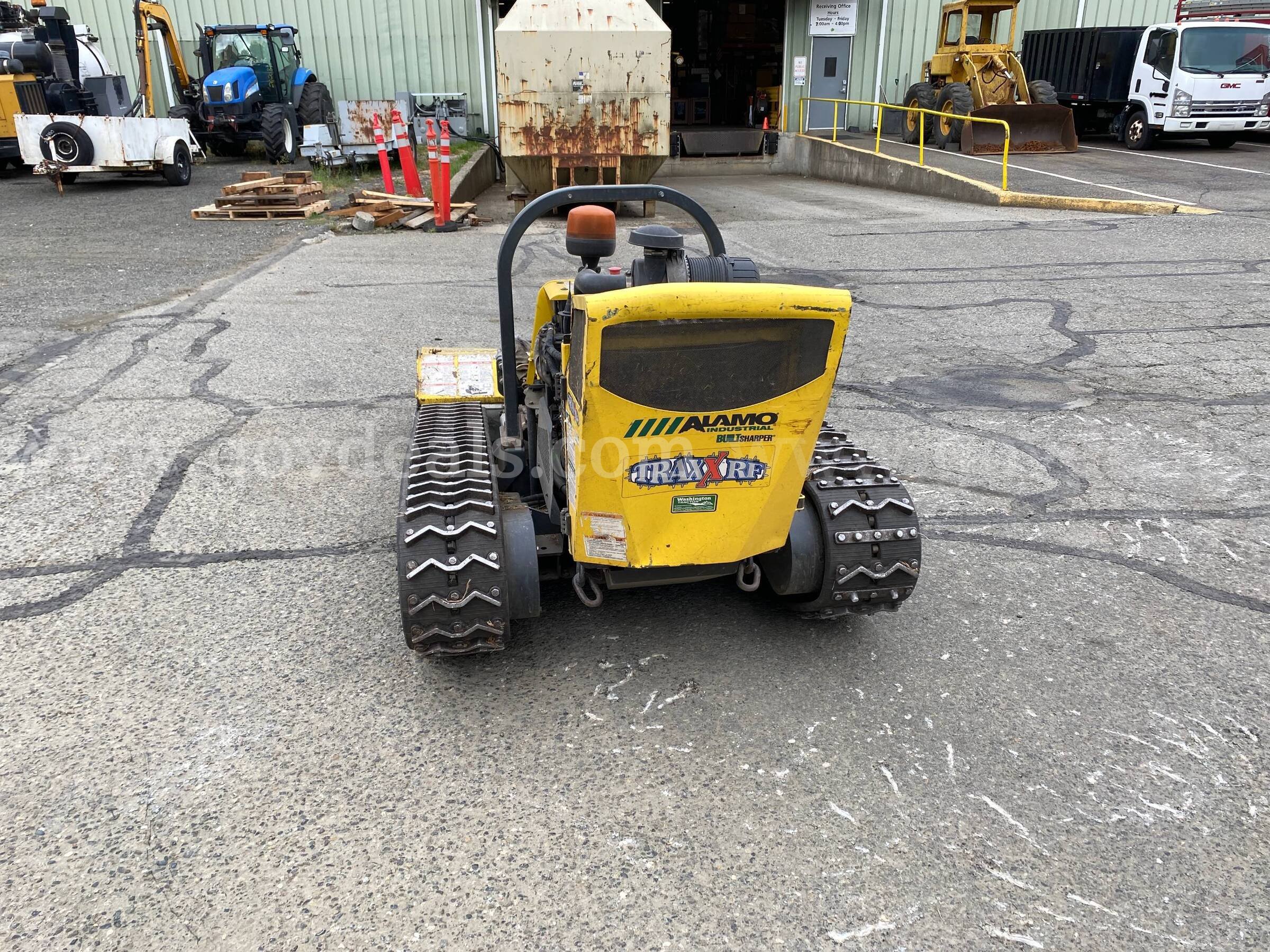 2018 Alamo Traxx RF Track Remote Controlled Mower (ID#47562 ) (GVL & H01-2L) (26-2450) 28001 Alamo 2450 Government Surplus Auction - Photo #6