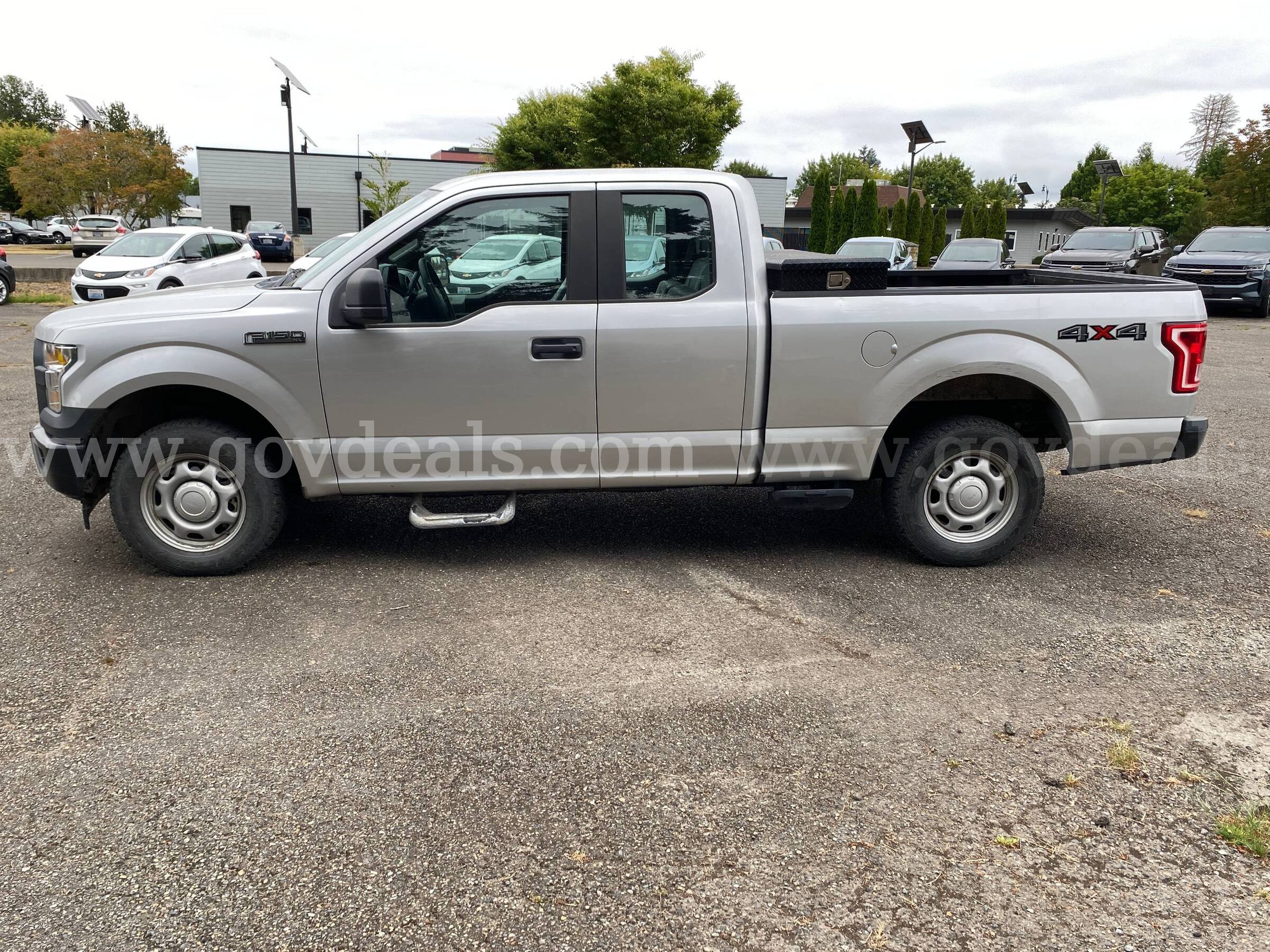 2017 Ford F-150 XL SuperCab 6.5-ft. Bed 4WD PU (ID #47563) (AVI) (26-2778) 179 Ford F-150 Government Surplus Auction - Photo #2