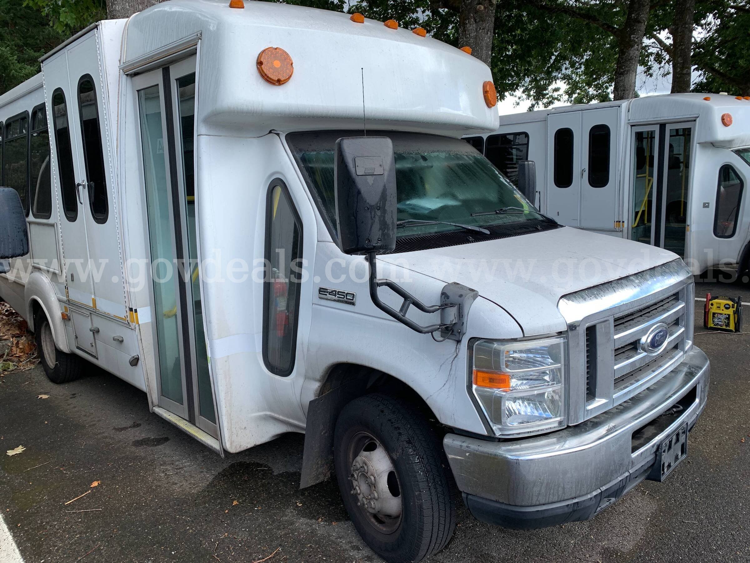 2012 Ford Econoline E450 Super Duty DRW Shuttle Bus w/ Wheelchair Lift *Tow-Away* (ID# 47565) (PRT) (26-0414) 11700 Ford Super Duty Government Surplus Auction - Photo #6