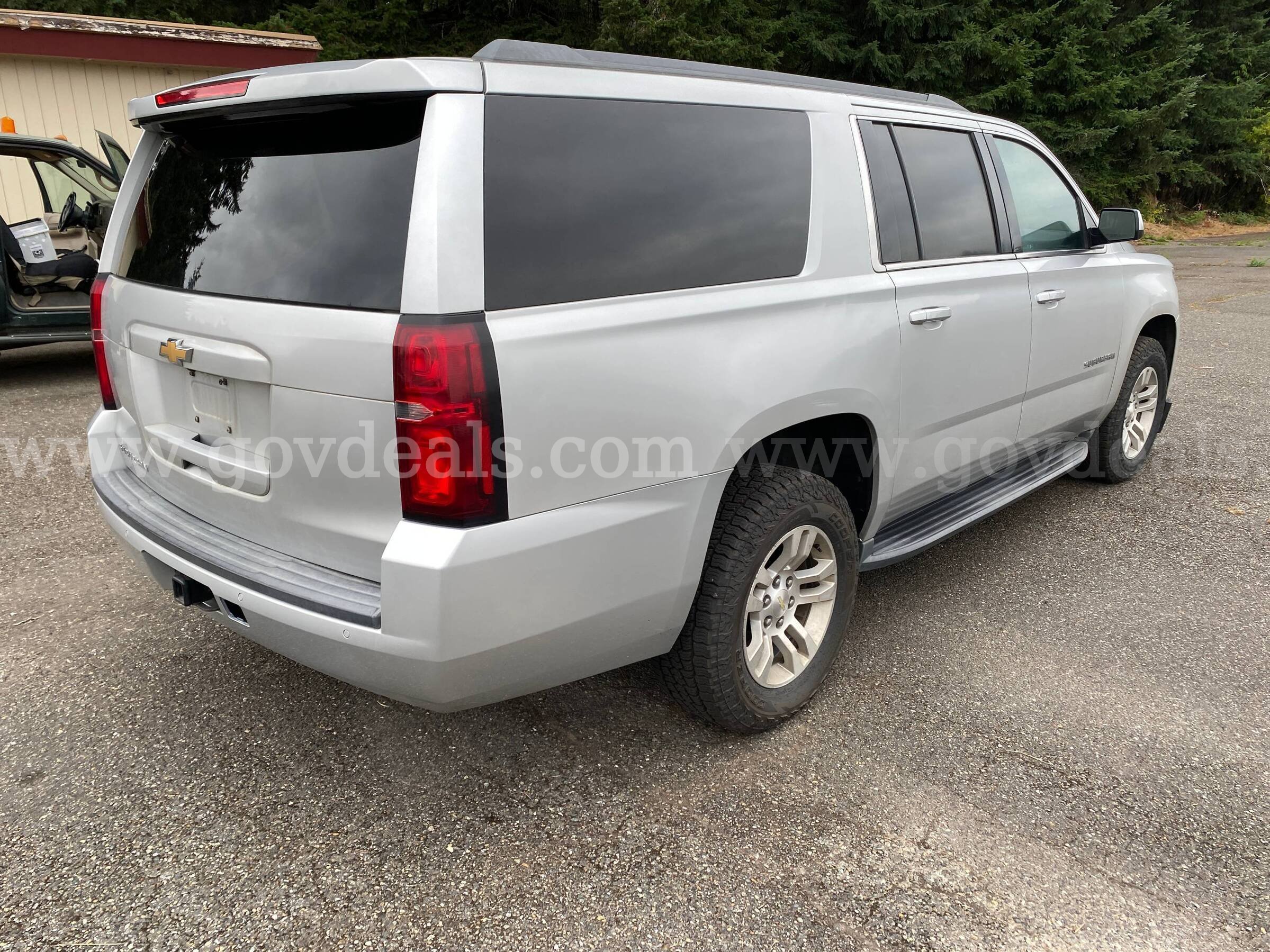 2017 Chevrolet Suburban 4DR 4WD SUV (ID #47566) (CW) (26-2780) 179 Chevrolet Suburban Government Surplus Auction - Photo #5