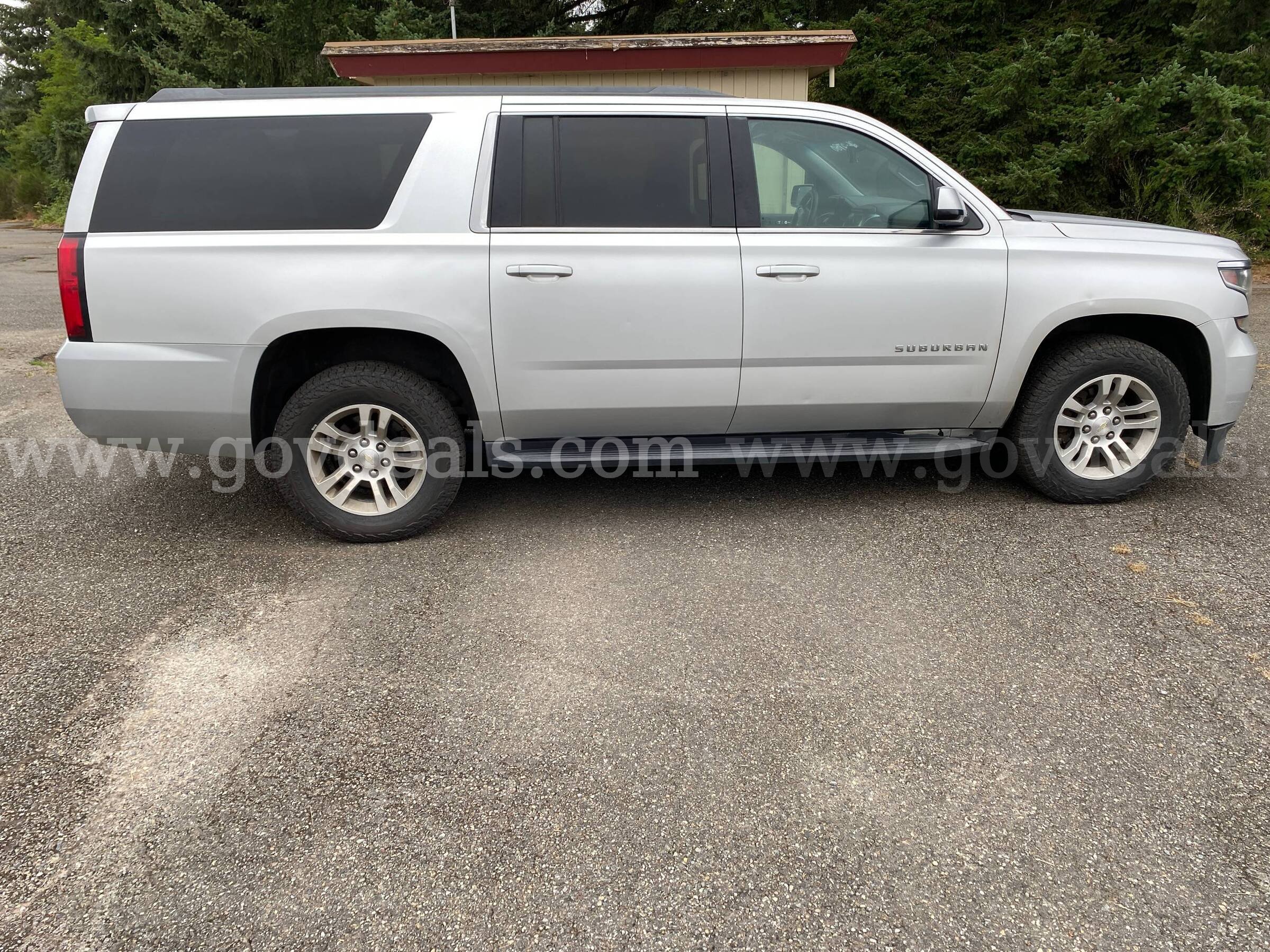 2017 Chevrolet Suburban 4DR 4WD SUV (ID #47566) (CW) (26-2780) 179 Chevrolet Suburban Government Surplus Auction - Photo #6