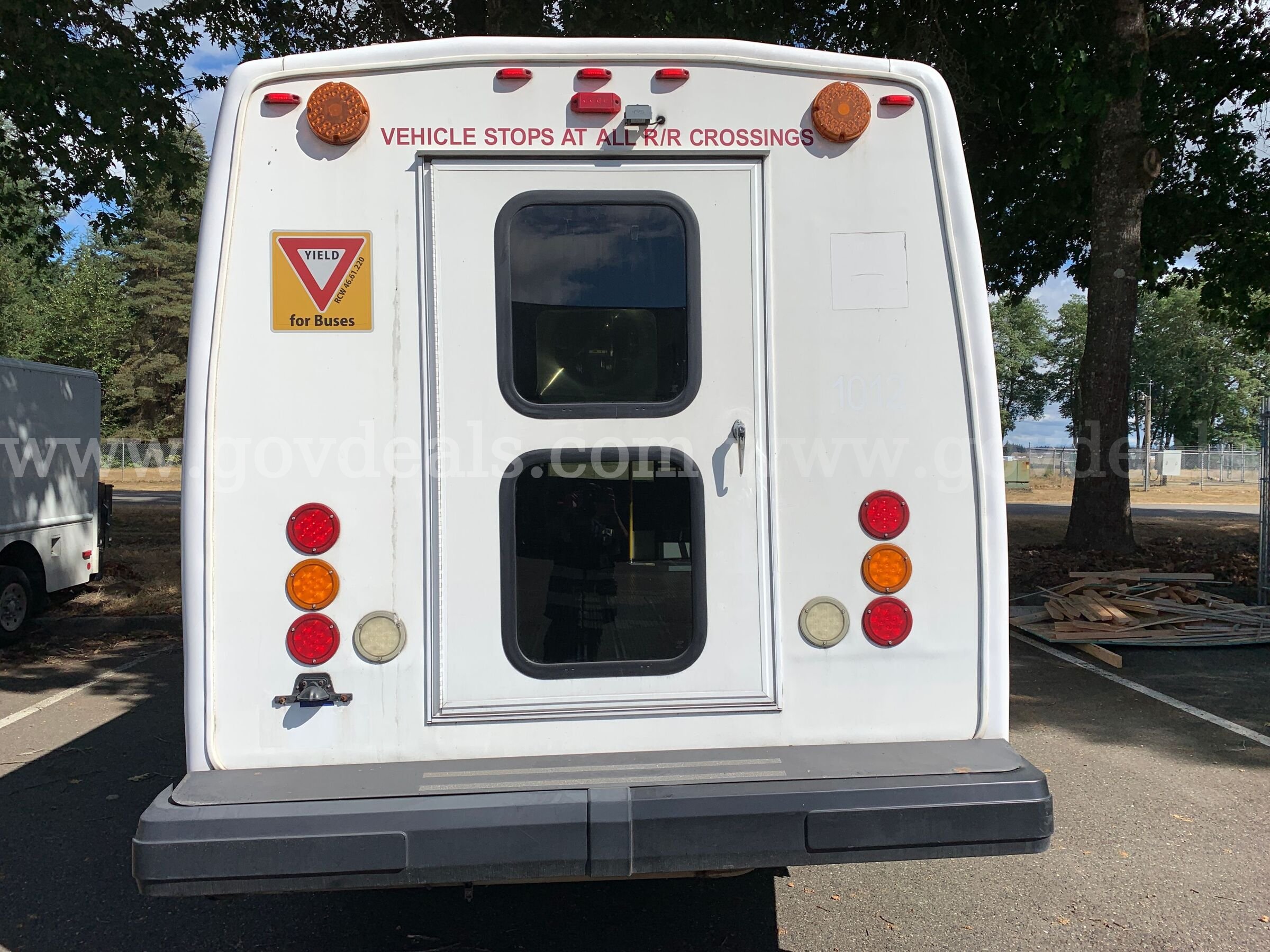 2013 Chevrolet Express G4500 Shuttle Bus w/ Wheelchair Lift (ID# 47569) (PRT) (26-1135) 11700 Chevrolet Express Government Surplus Auction - Photo #3