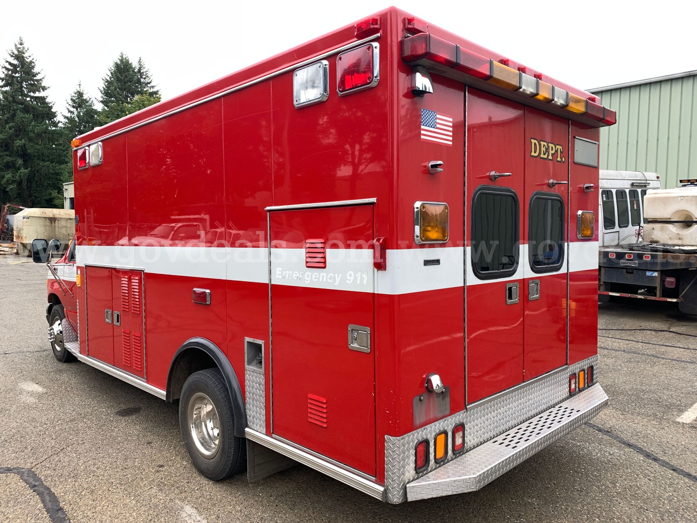 1999 Ford Econoline RVC E-450 Super Duty DRW Fire-Ambulance Vehicle (ID#47571) (E04) (26-2538) 33400 Ford Super Duty Government Surplus Auction - Photo #3