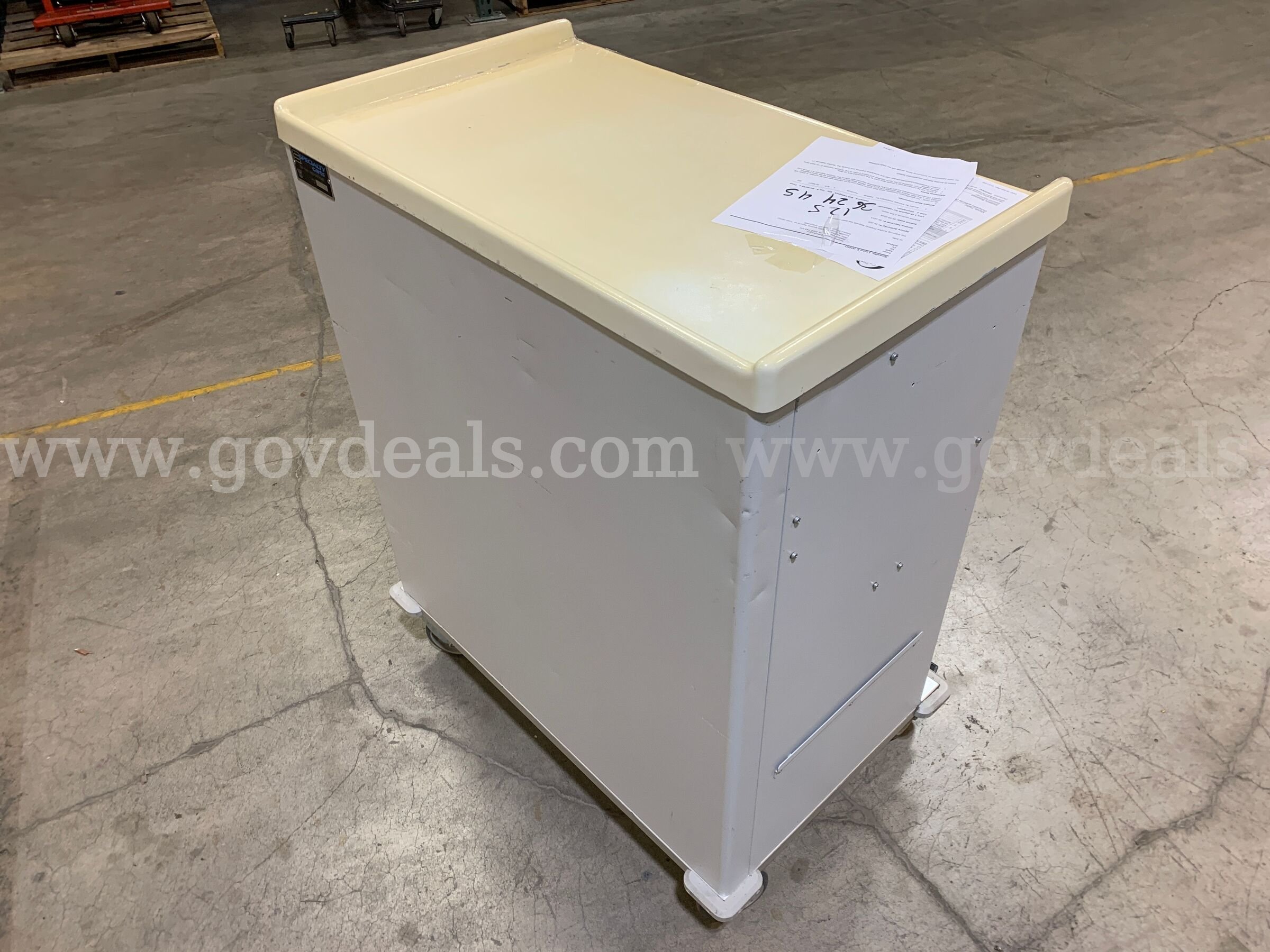 Wheeled Metal Cart With Drawers (ID #47572) (I5-1L) (26-1914-3) 310 SPECIALTY CARTS 310 Government Surplus Auction - Photo #2