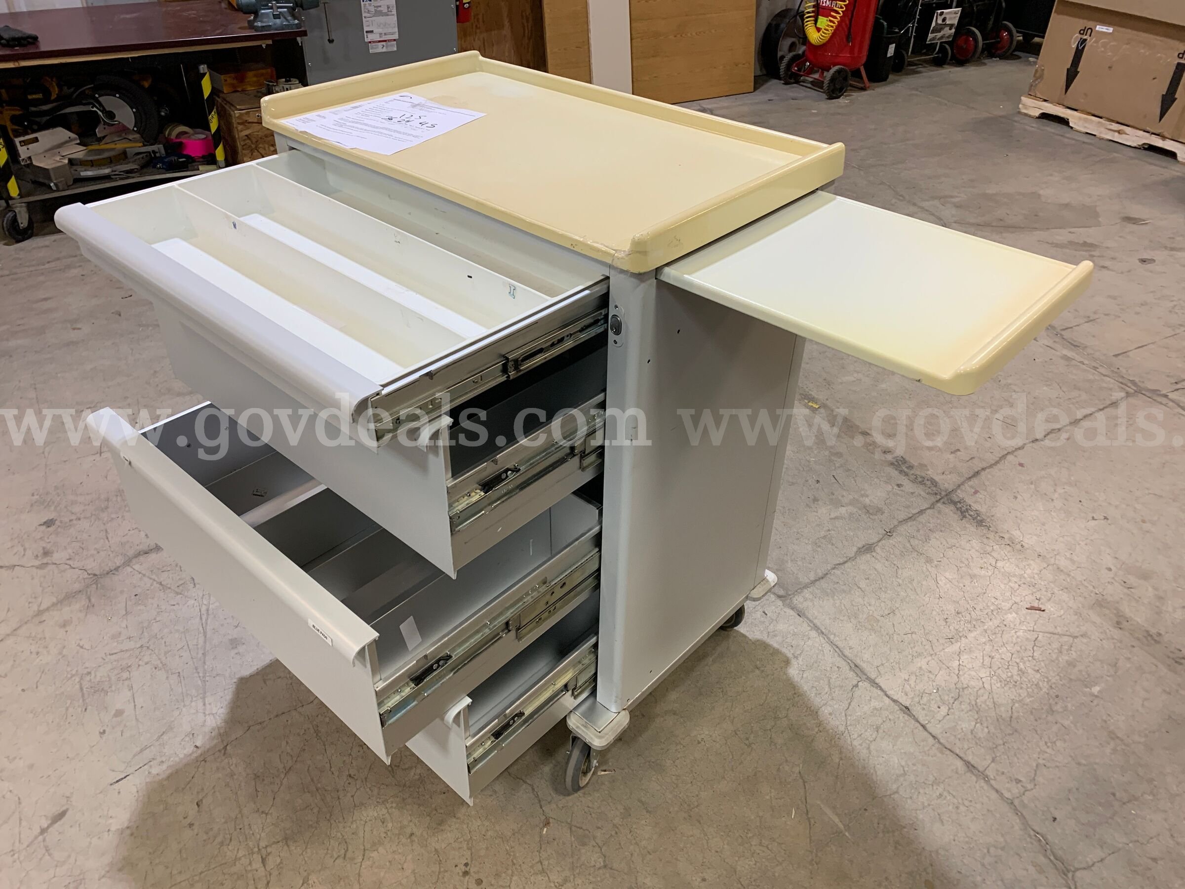 Wheeled Metal Cart With Drawers (ID #47572) (I5-1L) (26-1914-3) 310 SPECIALTY CARTS 310 Government Surplus Auction - Photo #4