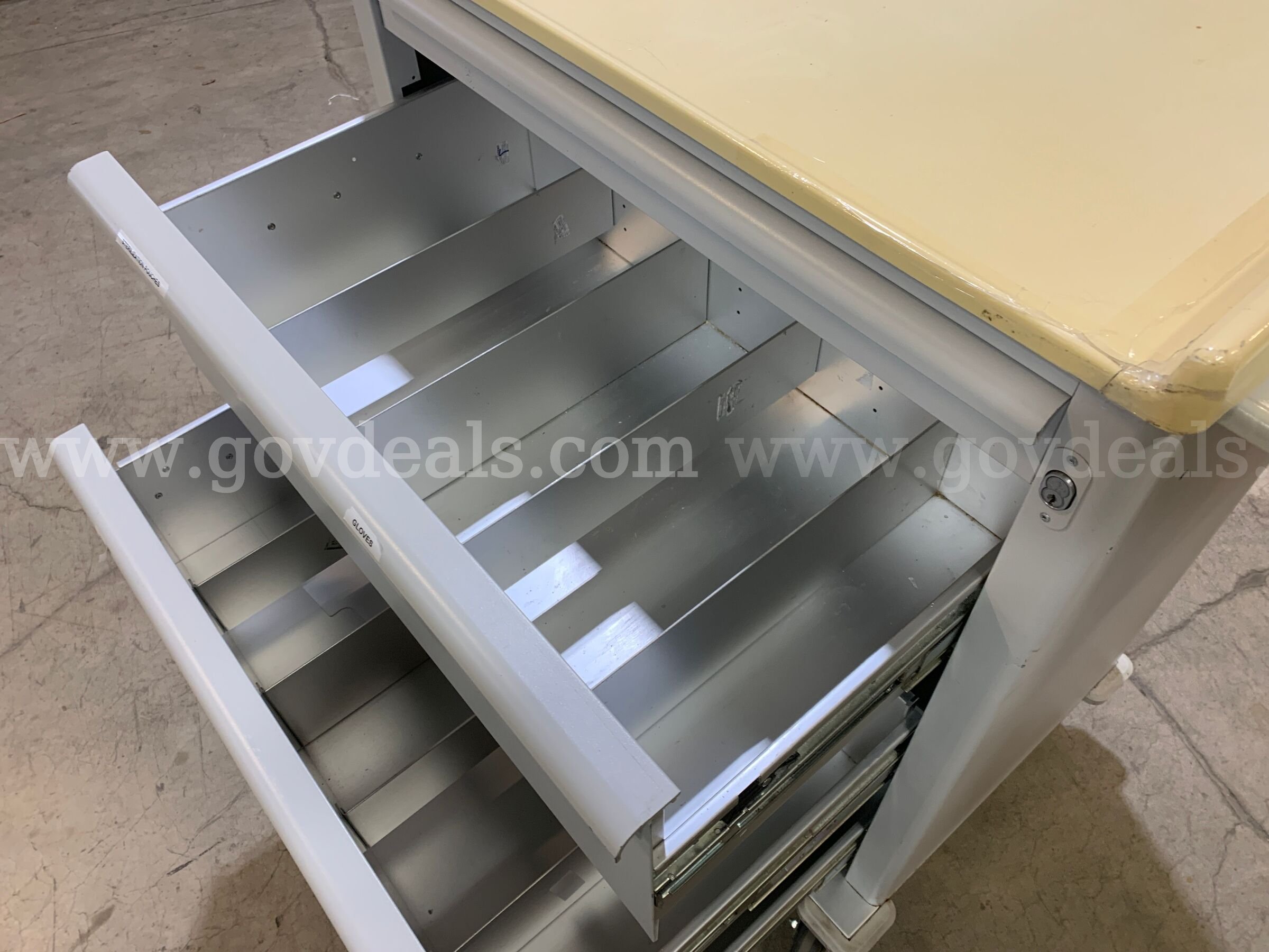 Wheeled Metal Cart With Drawers (ID #47572) (I5-1L) (26-1914-3) 310 SPECIALTY CARTS 310 Government Surplus Auction - Photo #6