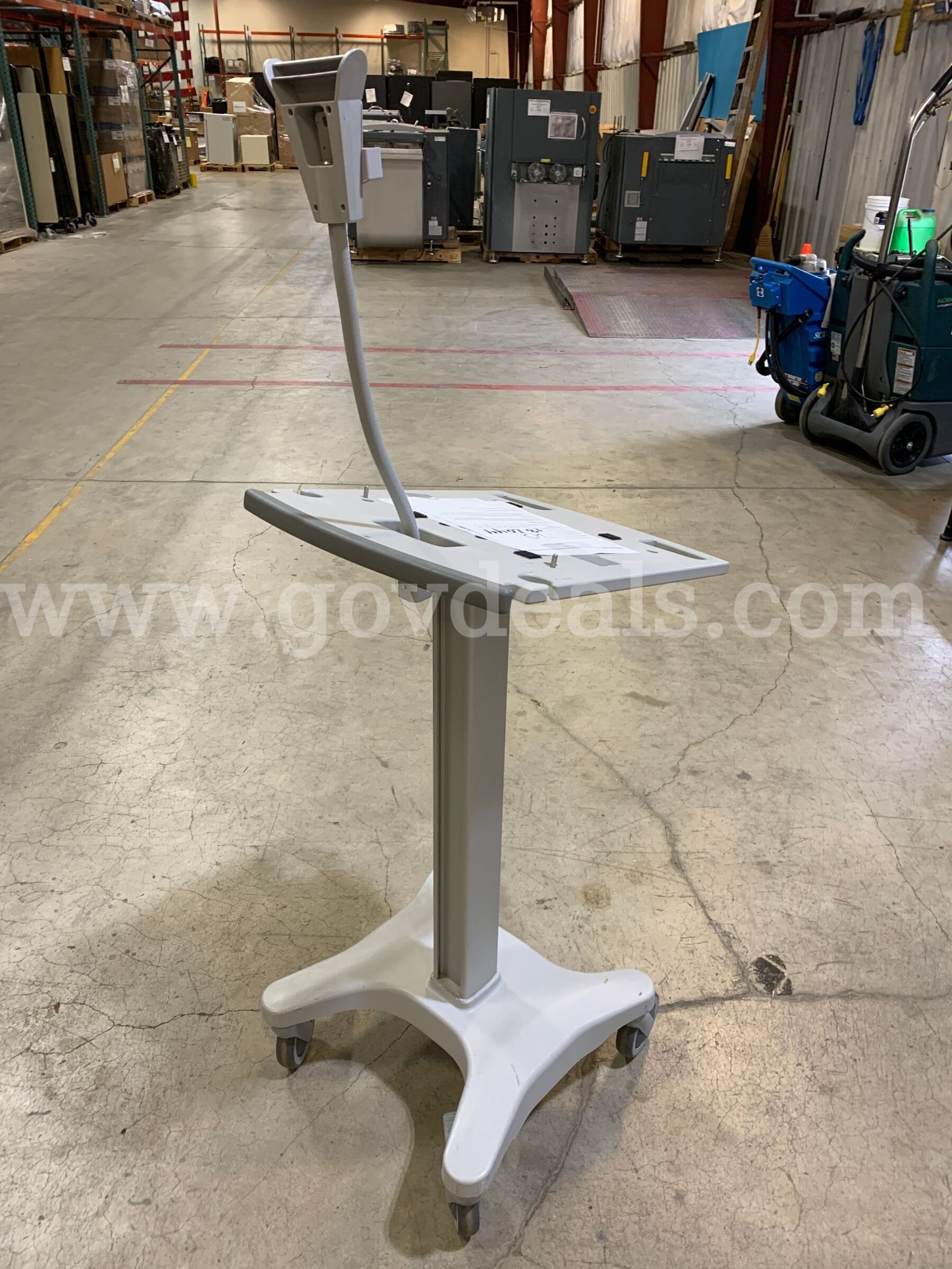 MAC 1600 Trolley For Medical Equipment (ID #47578) (H7-1R) (26-1914-1) 84579 MAC 1600 Government Surplus Auction - Photo #2