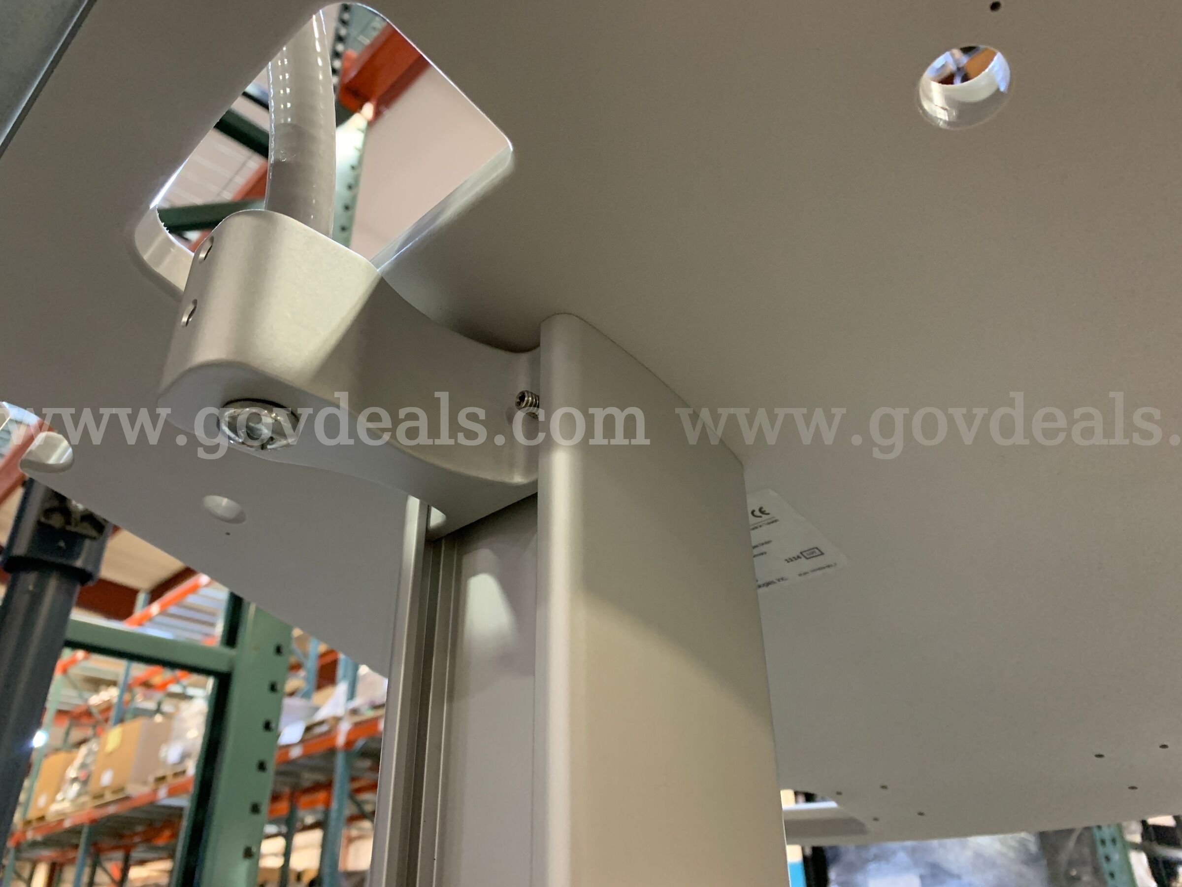 MAC 1600 Trolley For Medical Equipment (ID #47578) (H7-1R) (26-1914-1) 84579 MAC 1600 Government Surplus Auction - Photo #3