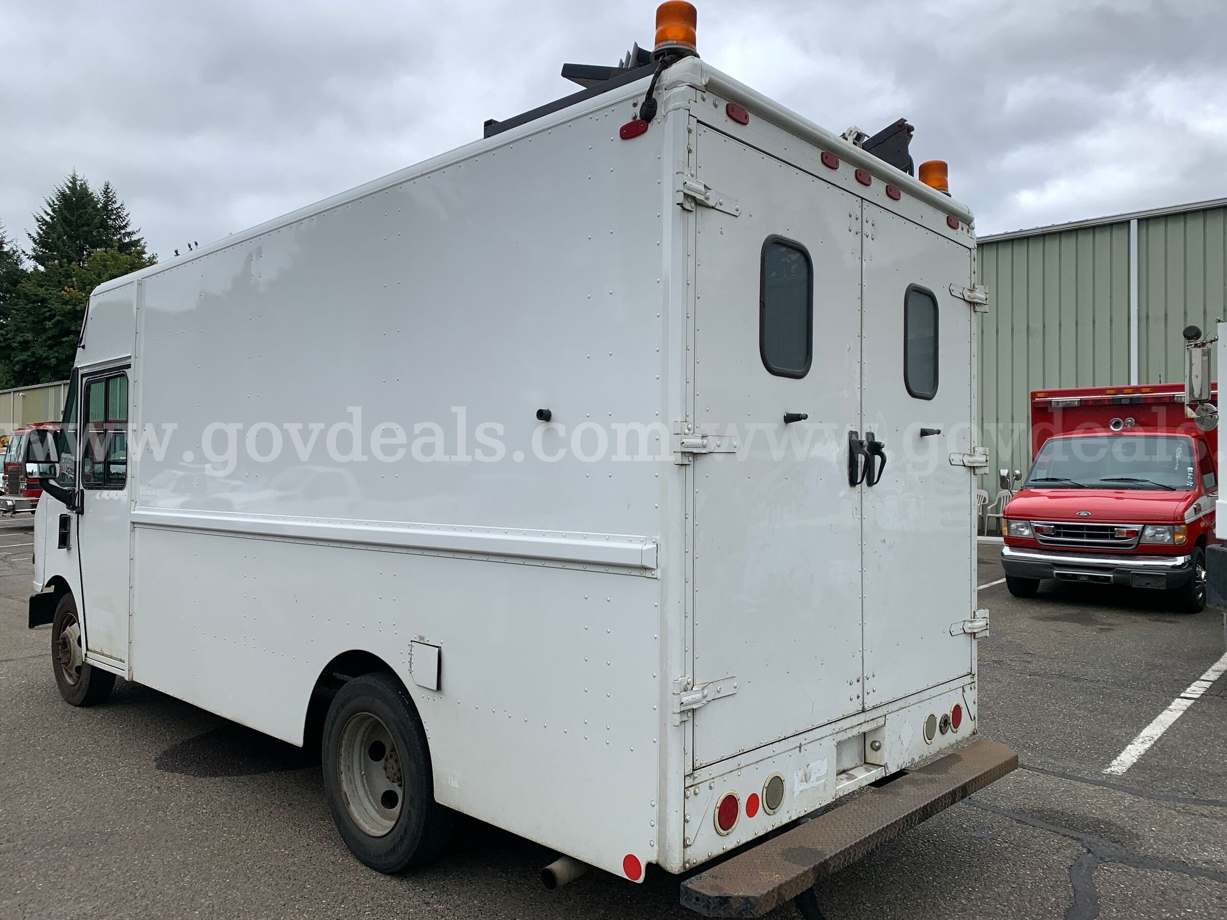 2005 Workhorse P42 Step Van w/ Message Sign *Tow-Away* (ID# 47583) (EF0) (26-2370) 405+ Workhorse 2370 Government Surplus Auction - Photo #3