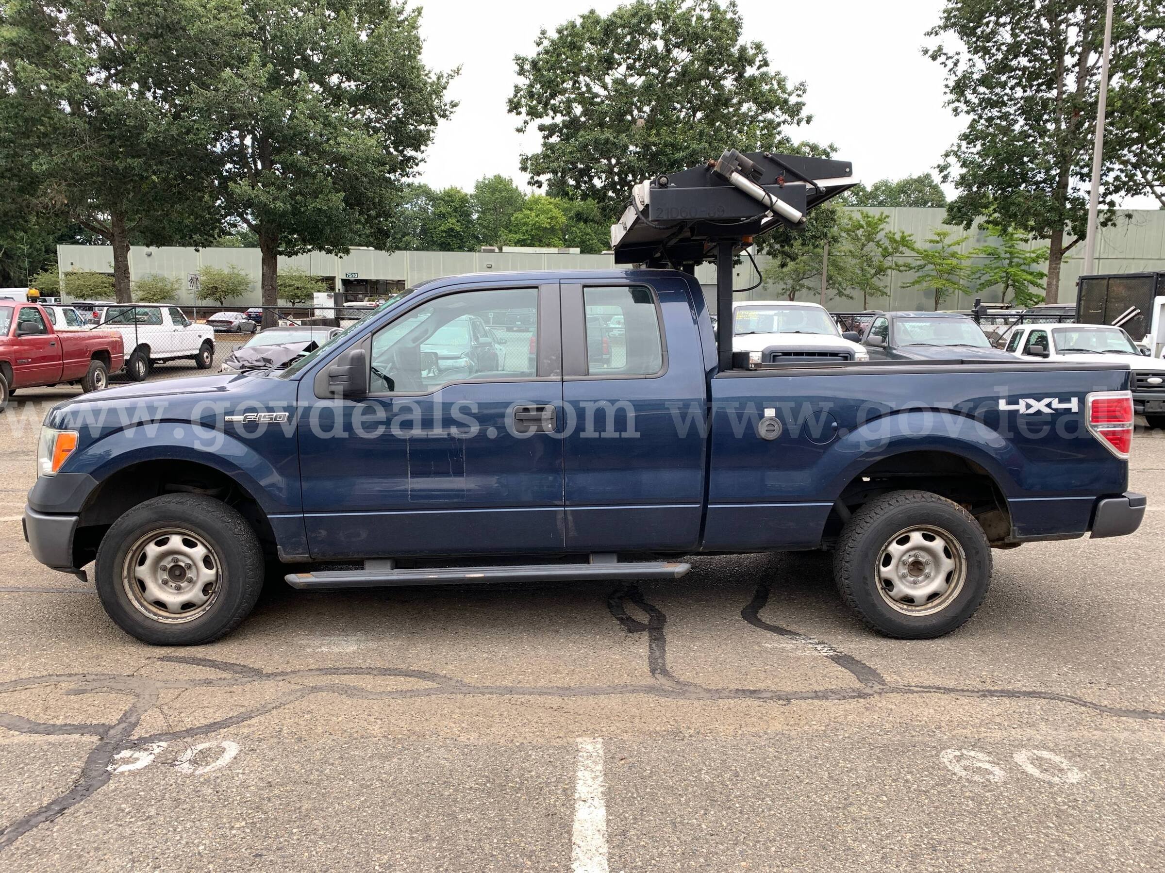 2014 Ford F-150 XL SuperCab 4WD Truck w/ Message Sign *Tow-Away* (ID# 47587) (EF4) (26-2402) 405 Ford F-150 Government Surplus Auction - Photo #2