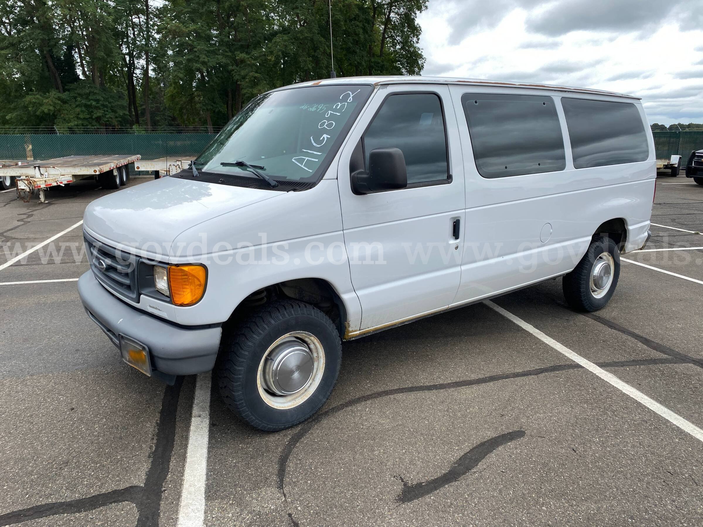 2006 Ford Econoline E-350 XL Super Duty 11 Passenger Van **UNDER 50K** (ID #47594) (AVI) (26-2695) 490