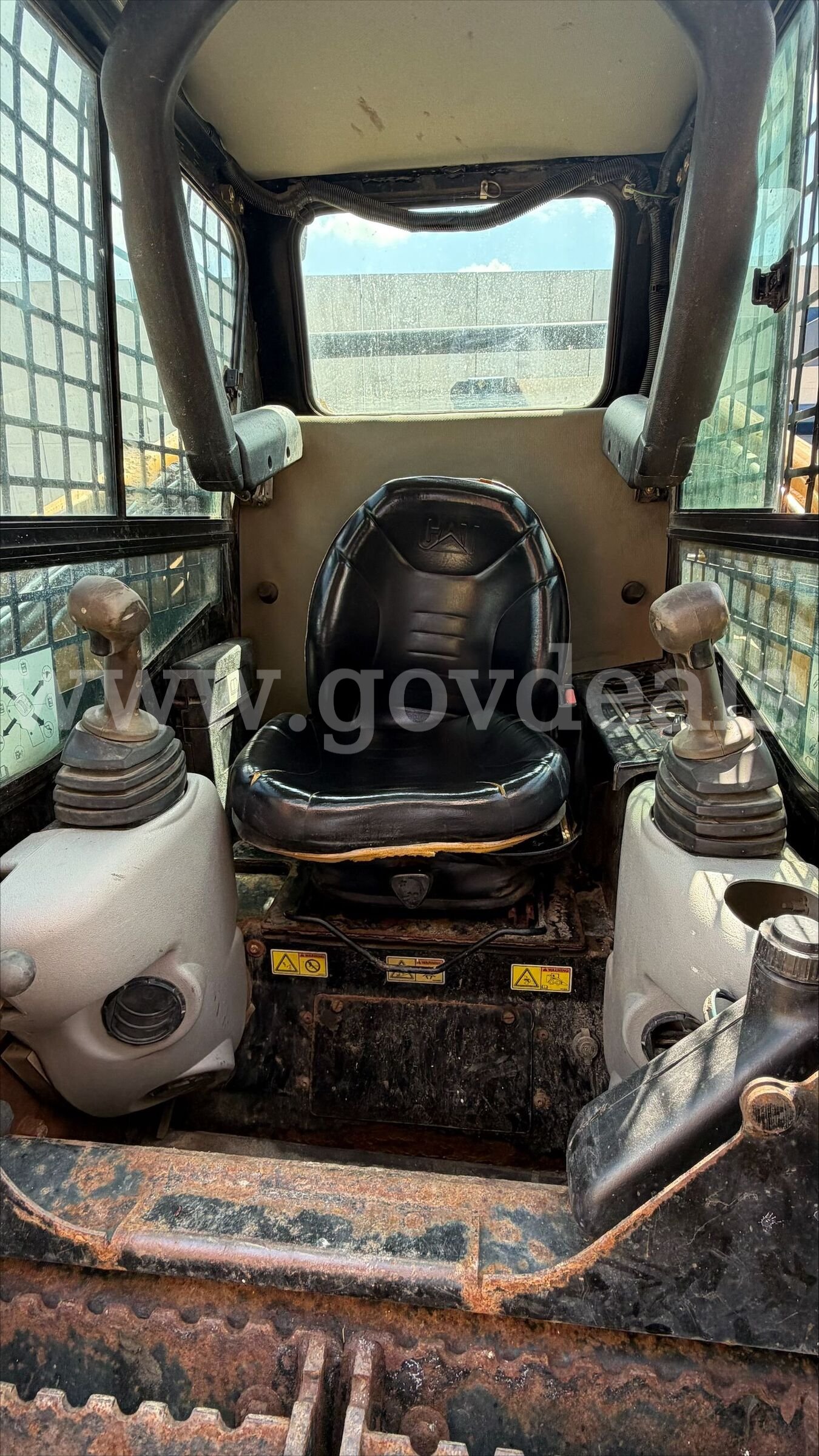 CAT 262B Skid Steer Caterpillar 262B Government Surplus Auction - Photo #4