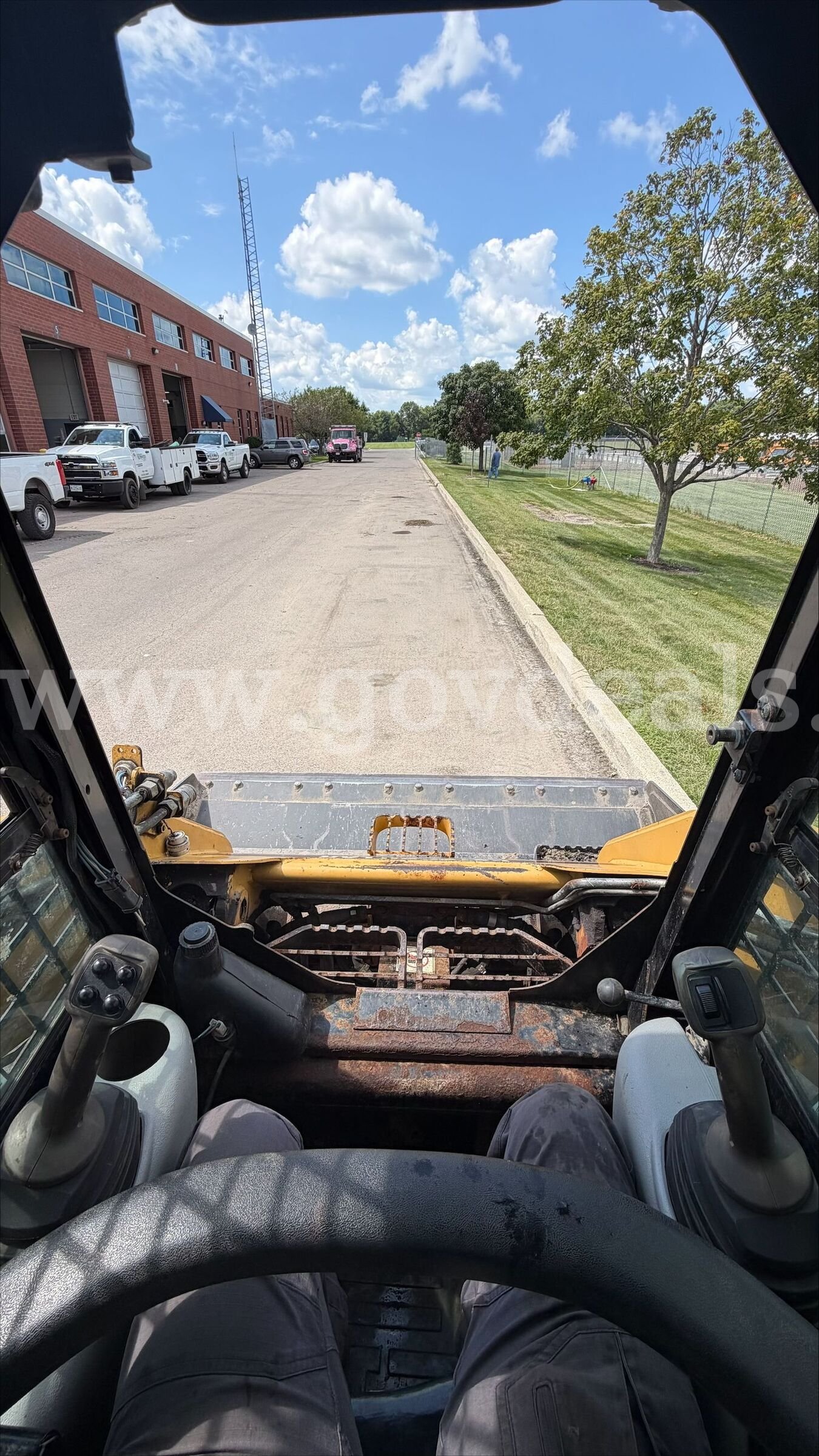 CAT 262B Skid Steer Caterpillar 262B Government Surplus Auction - Photo #5