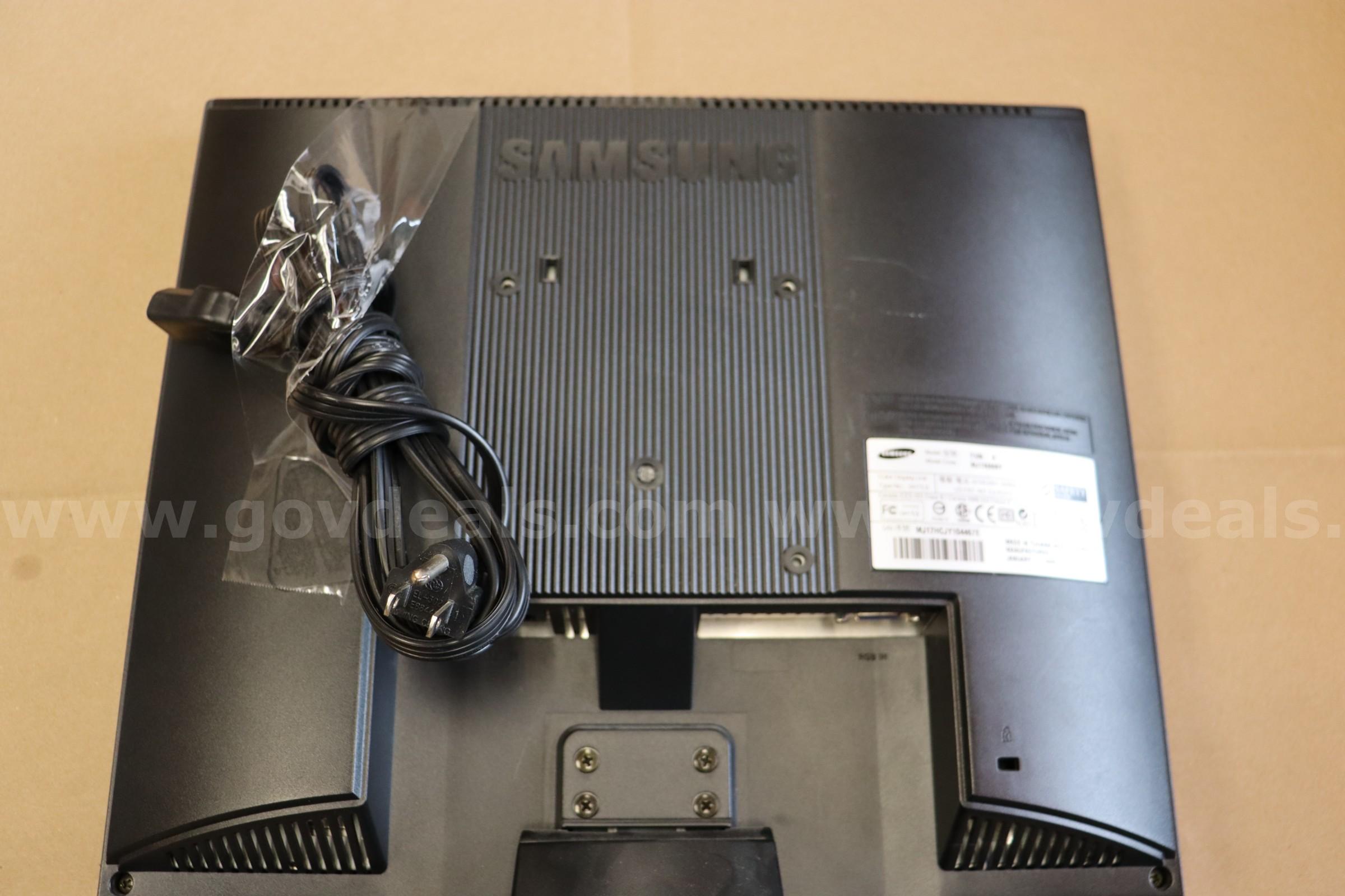 Samsung SyncMaster 712N 17" Monitor Samsung 712N Government Surplus Auction - Photo #3