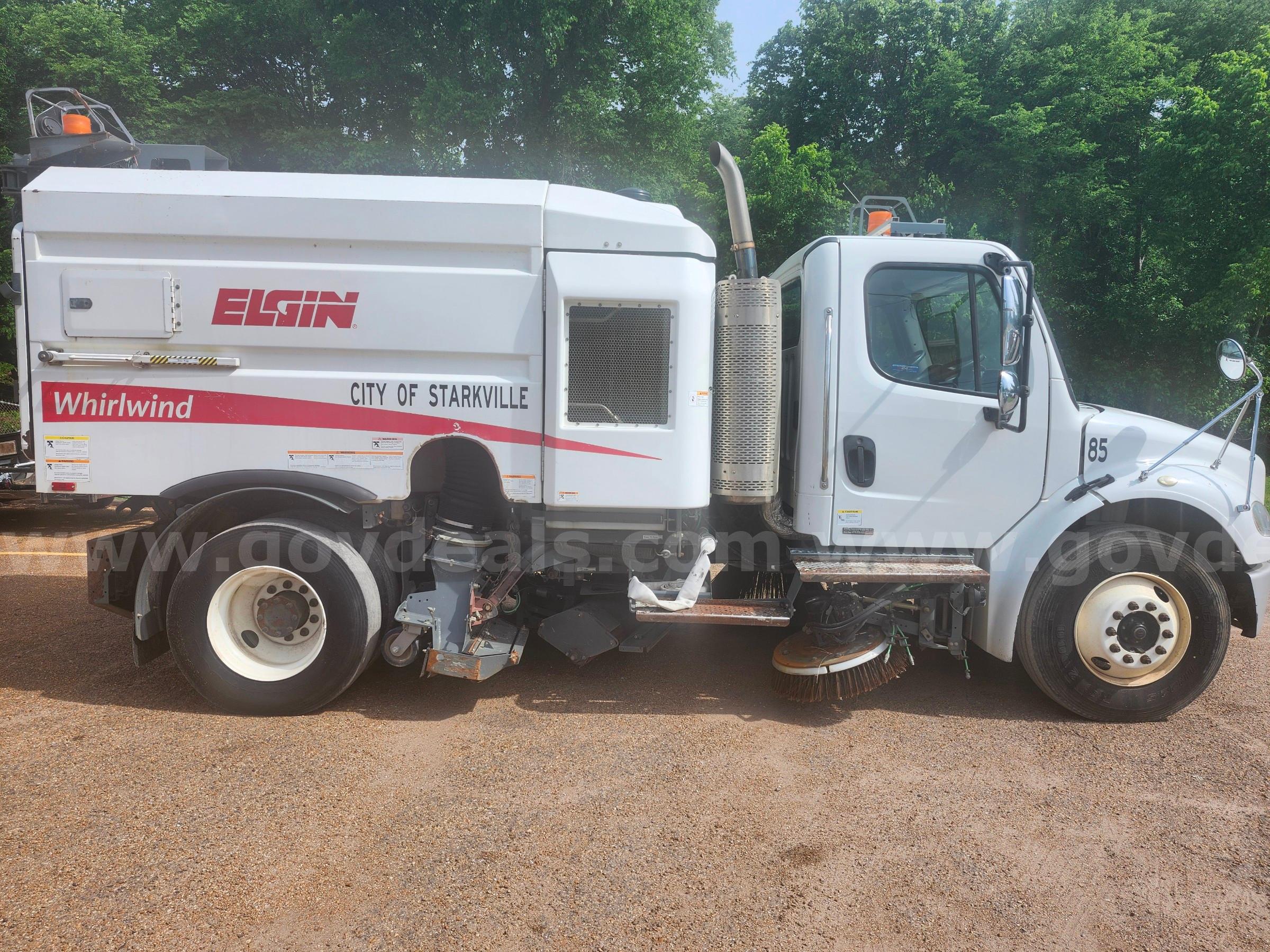 2015 Freightliner M2 106
