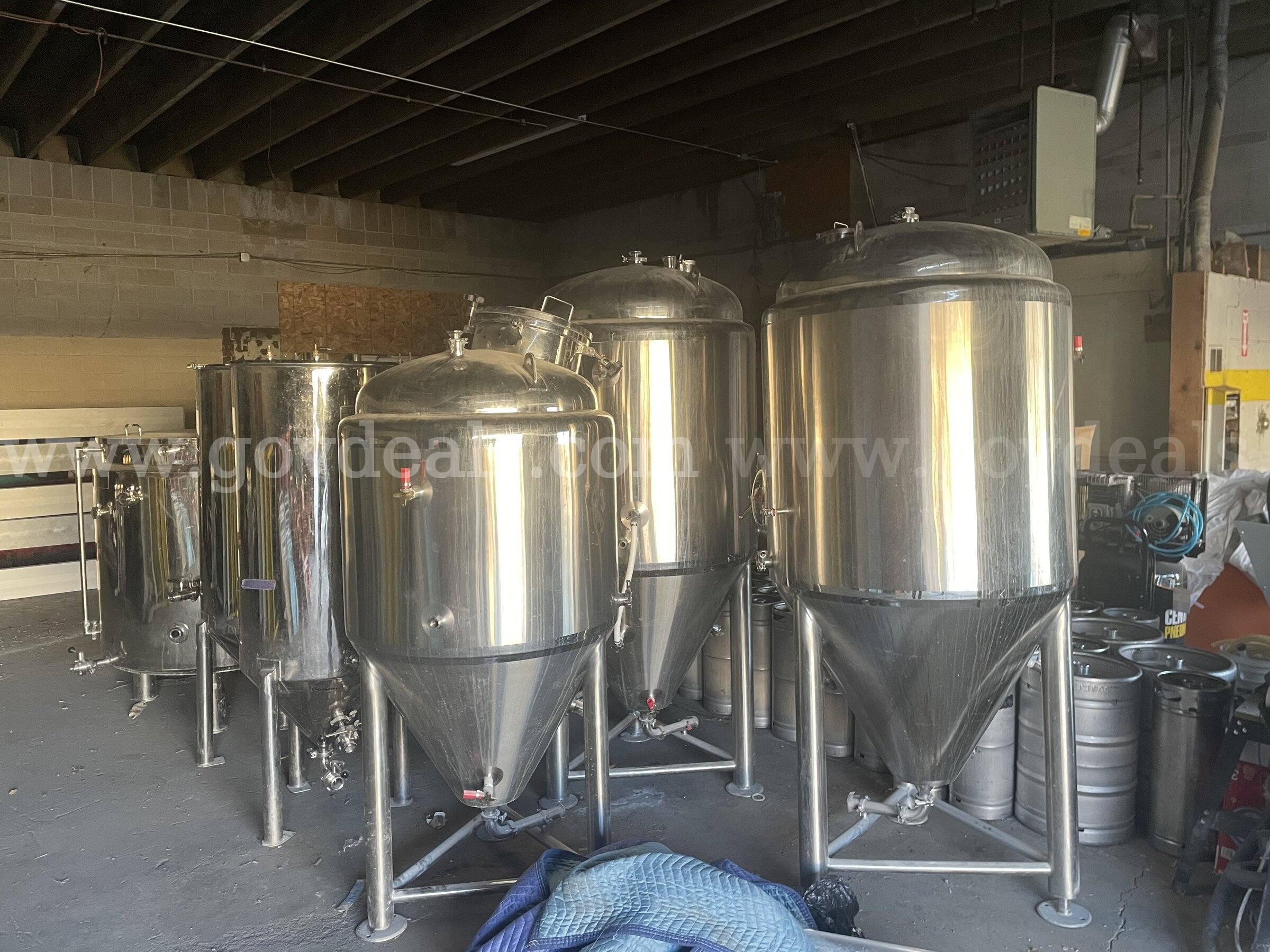 Complete 5 BBL Commercial Brewery – Brewhouse, 9 Fermenters, Microcanner, Chillers, Mill & 60 Kegs   Government Surplus Auction - Photo #2