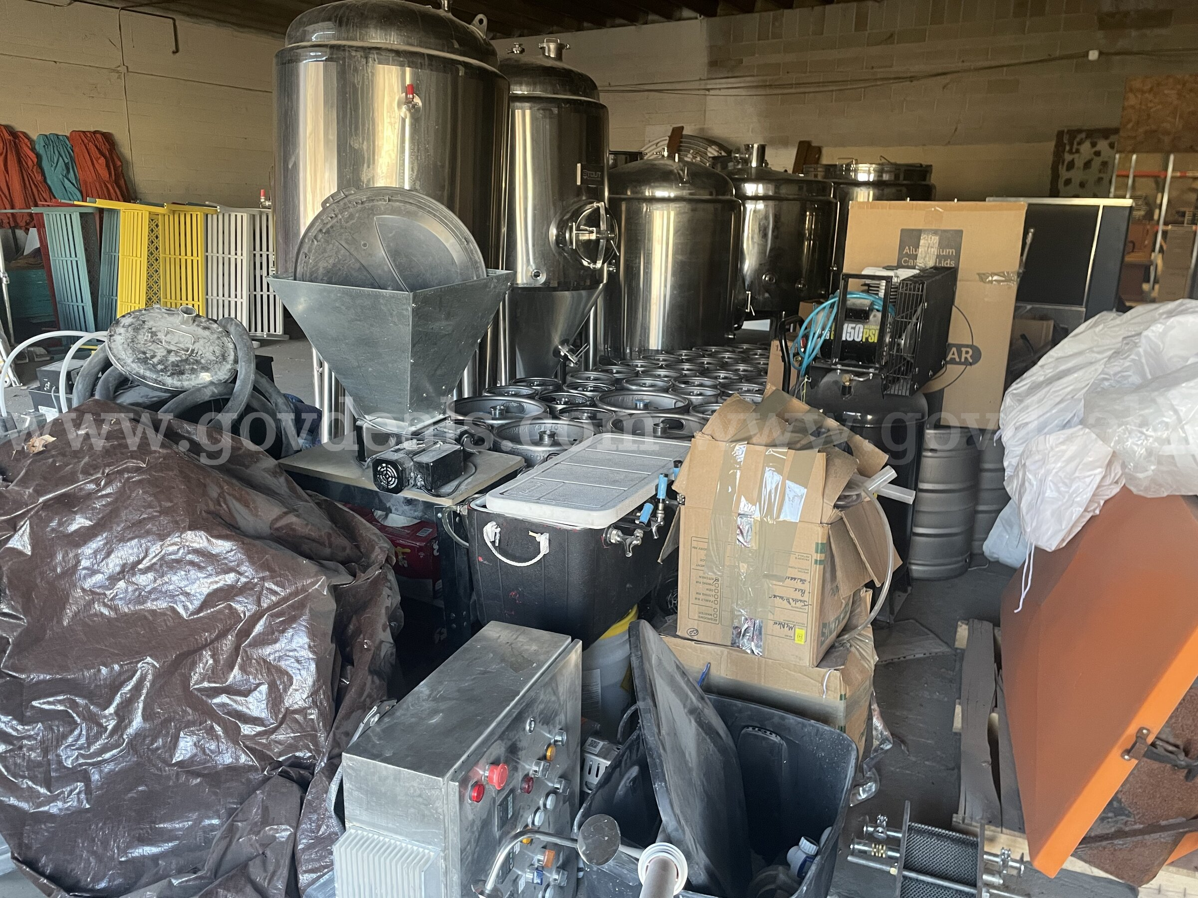 Complete 5 BBL Commercial Brewery – Brewhouse, 9 Fermenters, Microcanner, Chillers, Mill & 60 Kegs   Government Surplus Auction - Photo #3