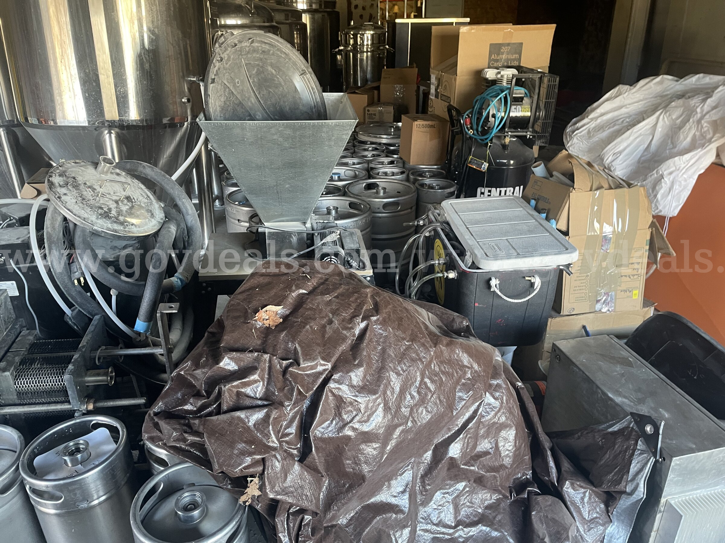 Complete 5 BBL Commercial Brewery – Brewhouse, 9 Fermenters, Microcanner, Chillers, Mill & 60 Kegs   Government Surplus Auction - Photo #4