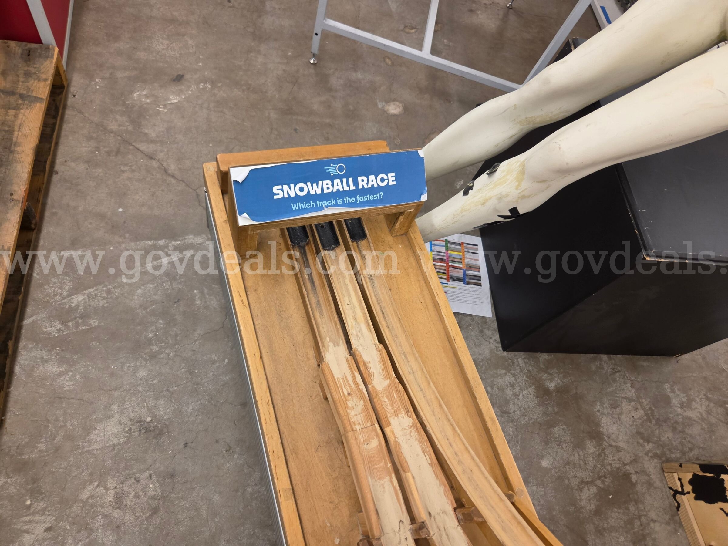 “Snowball Race” Interactive Wooden Gravity and Physics Museum Exhibit