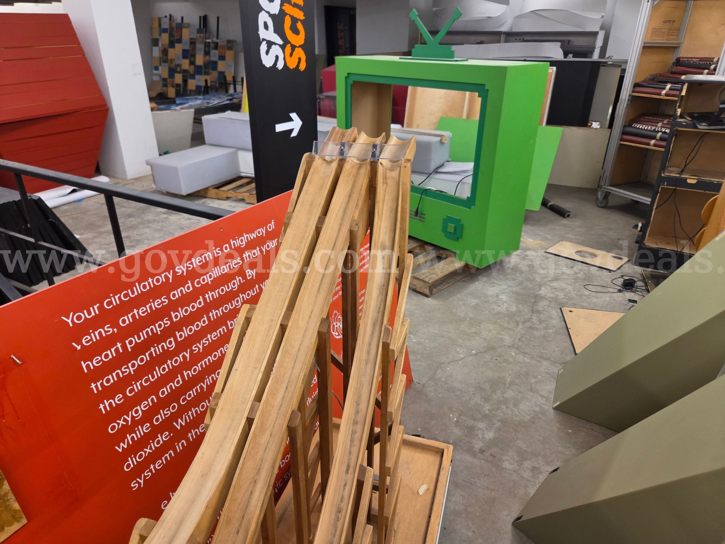 “Snowball Race” Interactive Wooden Gravity and Physics Museum Exhibit   Government Surplus Auction - Photo #2