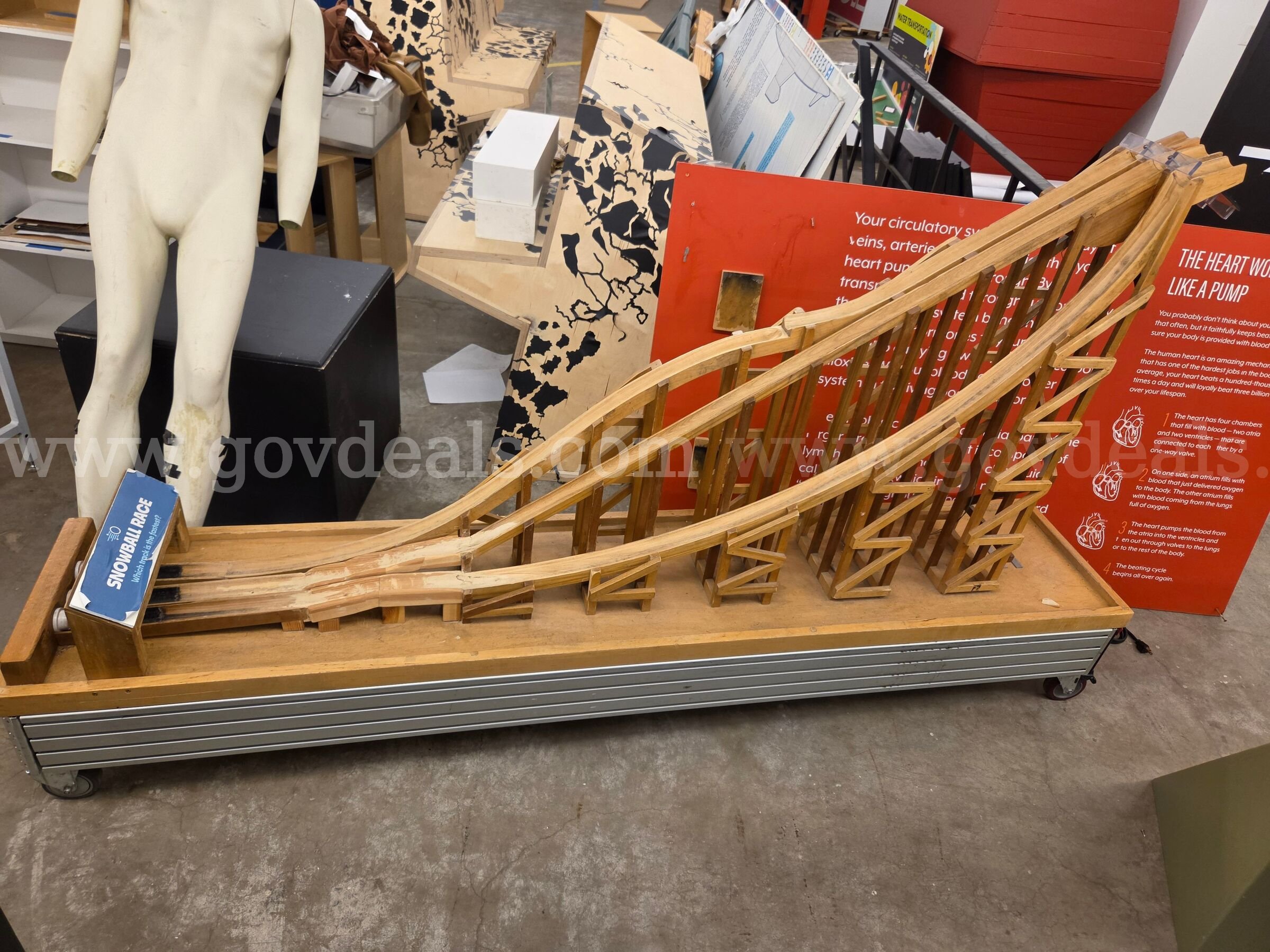 “Snowball Race” Interactive Wooden Gravity and Physics Museum Exhibit   Government Surplus Auction - Photo #3