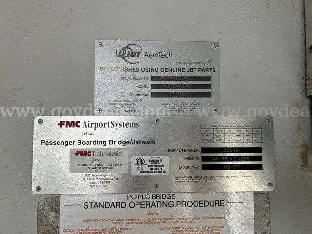 Passenger Boarding Bridge/Jetwalk JBT / Oshkosh AeroTech a3-58/110-125R Government Surplus Auction - Photo #4