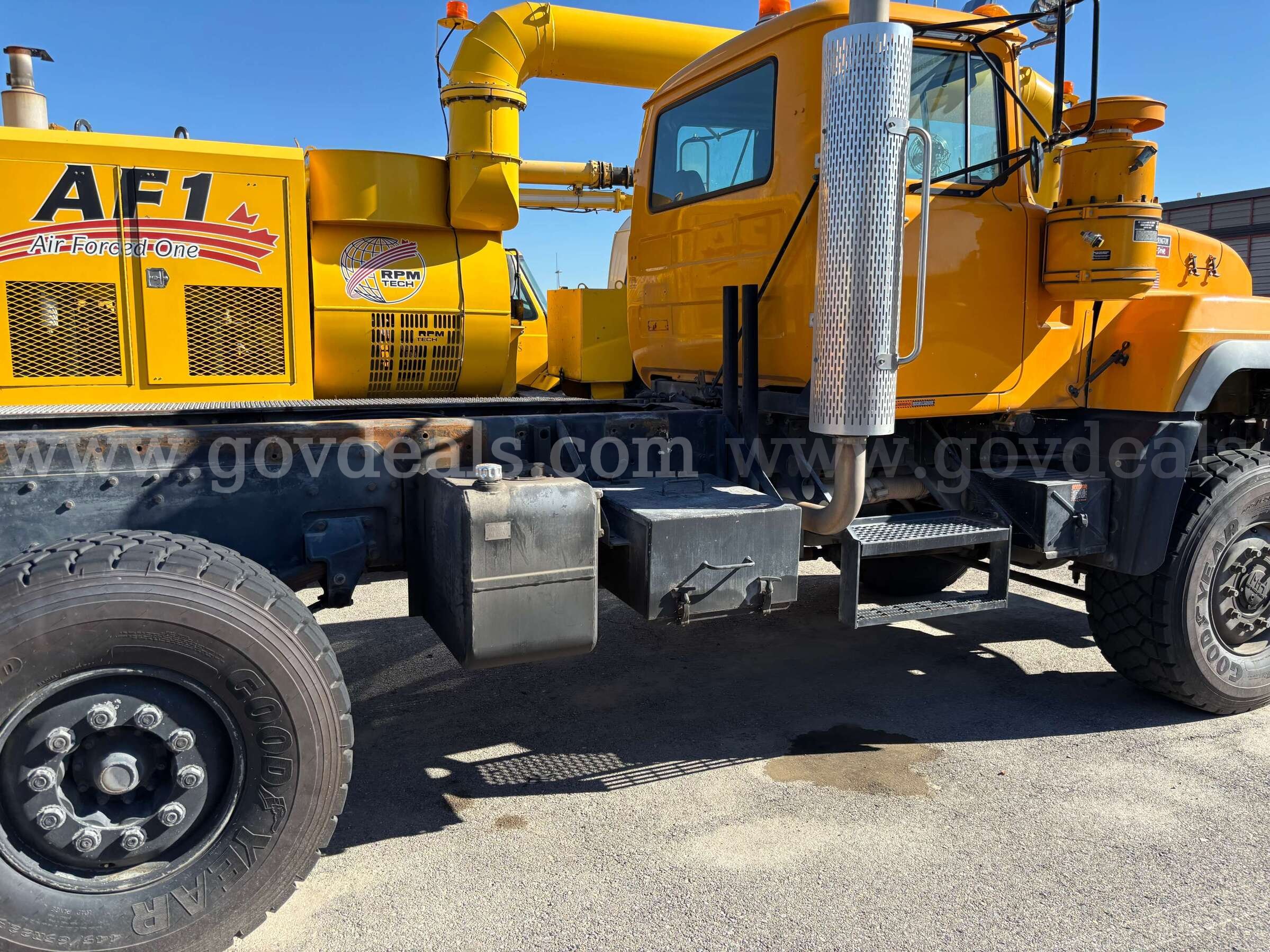 1996 Mack RD688P Mack RD688P Government Surplus Auction - Photo #4