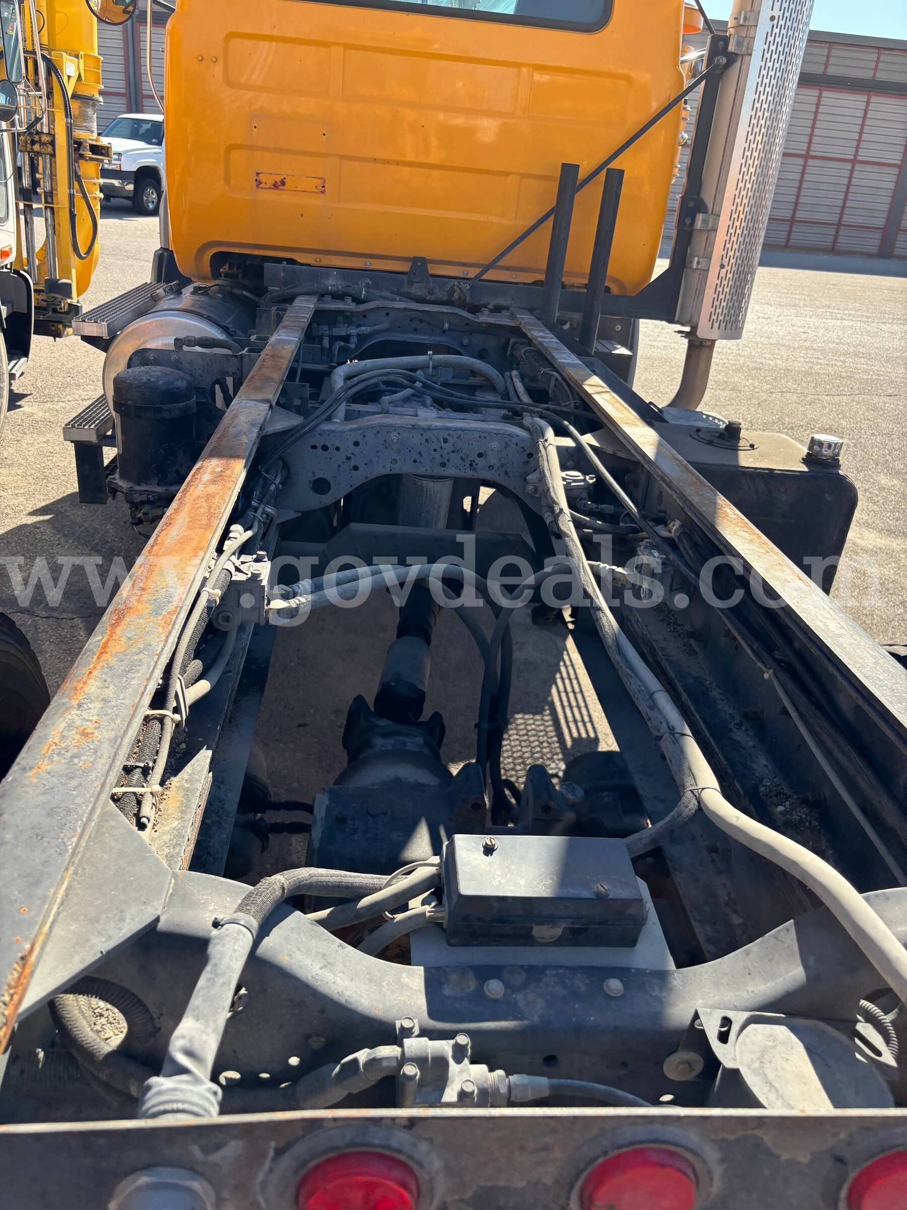 1996 Mack RD688P Mack RD688P Government Surplus Auction - Photo #5
