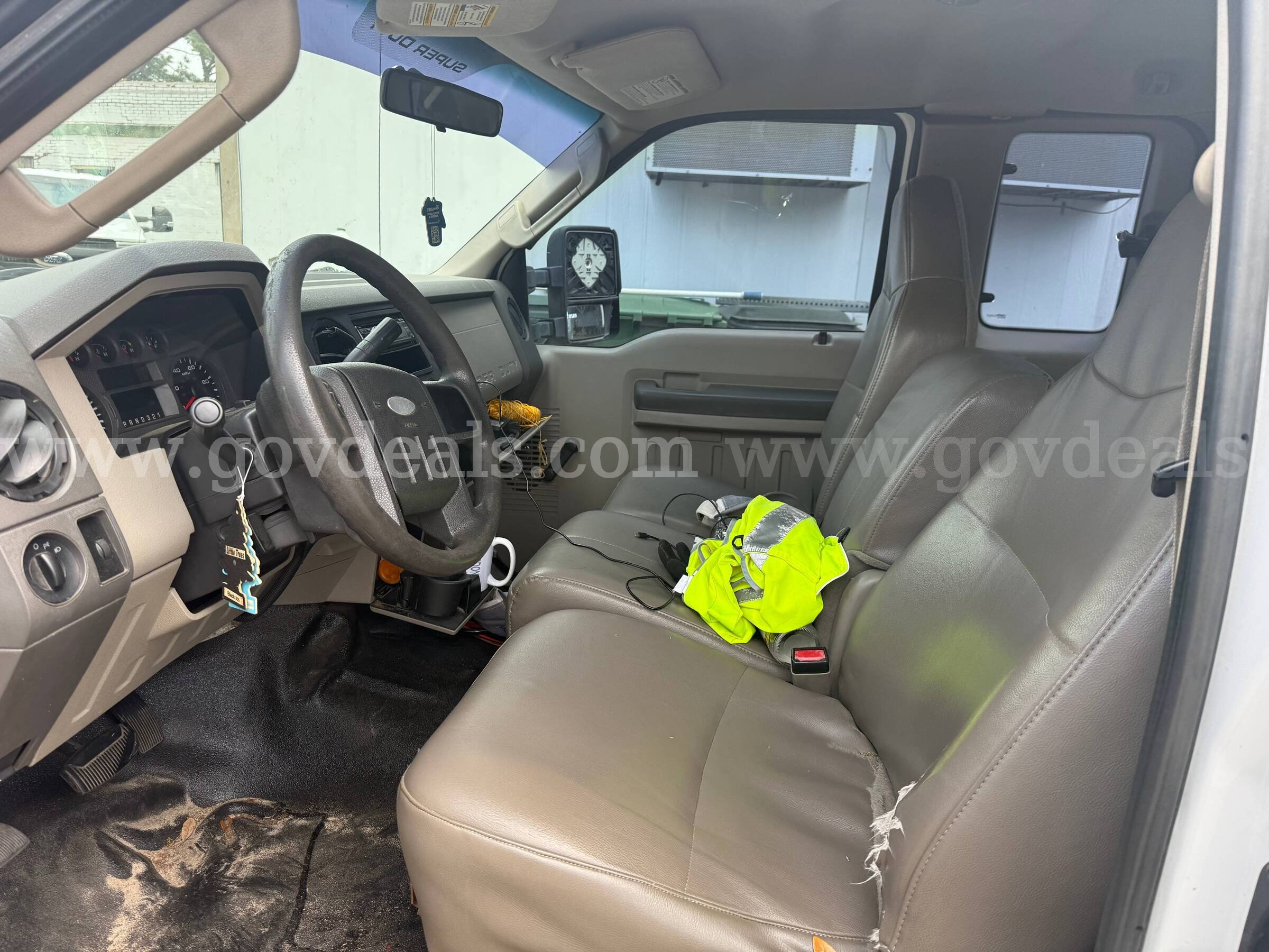 2008 Ford F-250 SD XL SuperCab Long Bed 2WD Ford F-250 Government Surplus Auction - Photo #3