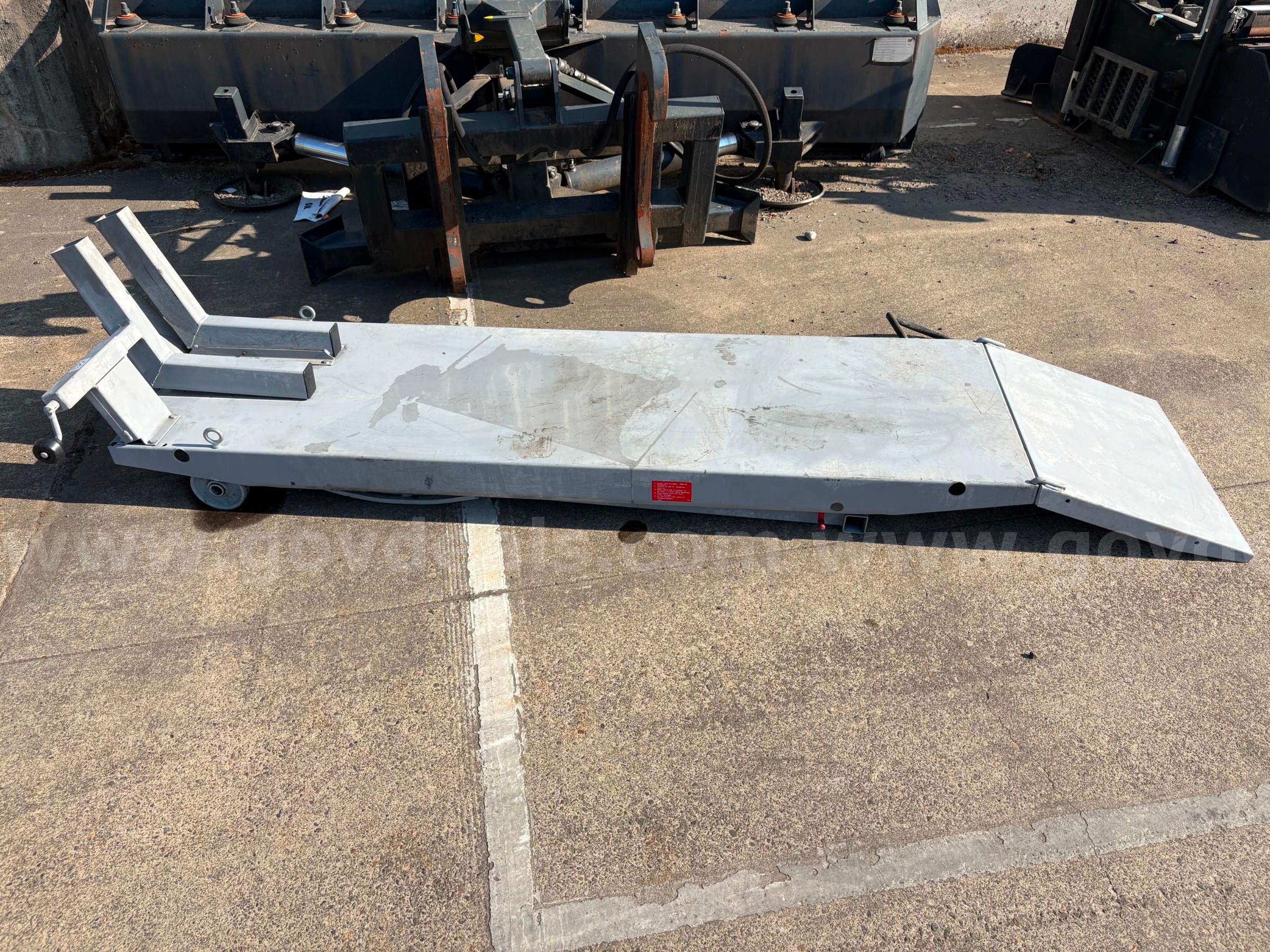 Handy Standard 1000 Air Lift Motorcycle Table Handy  Government Surplus Auction - Photo #2